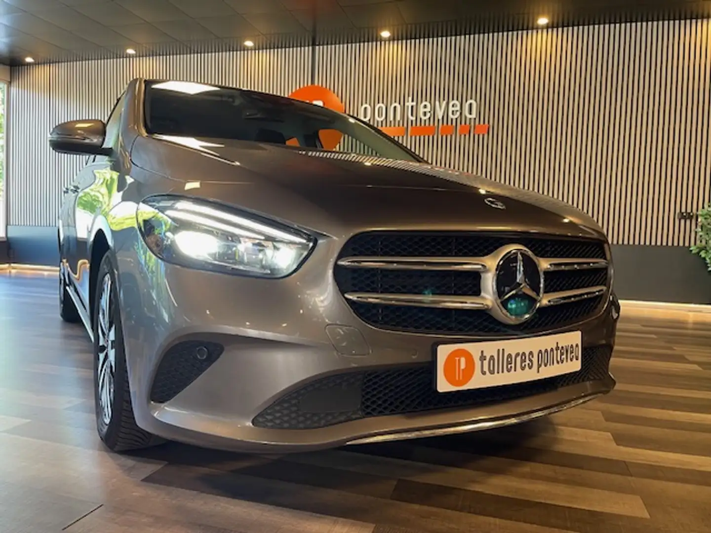Mercedes-Benz B 200 200d Gris - 2
