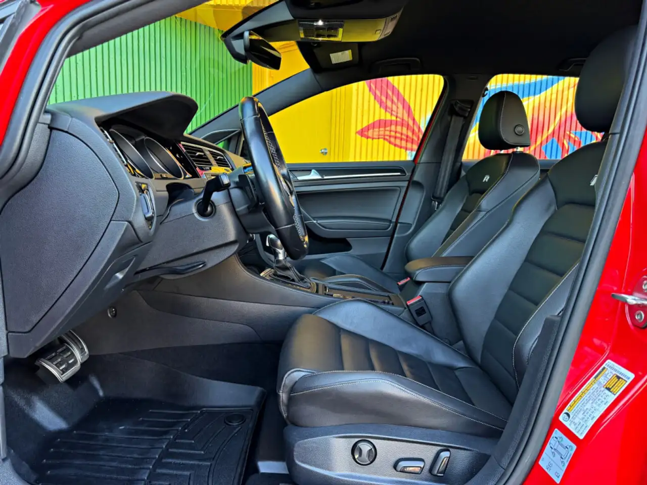 Volkswagen Golf R снимка Volkswagen Golf R