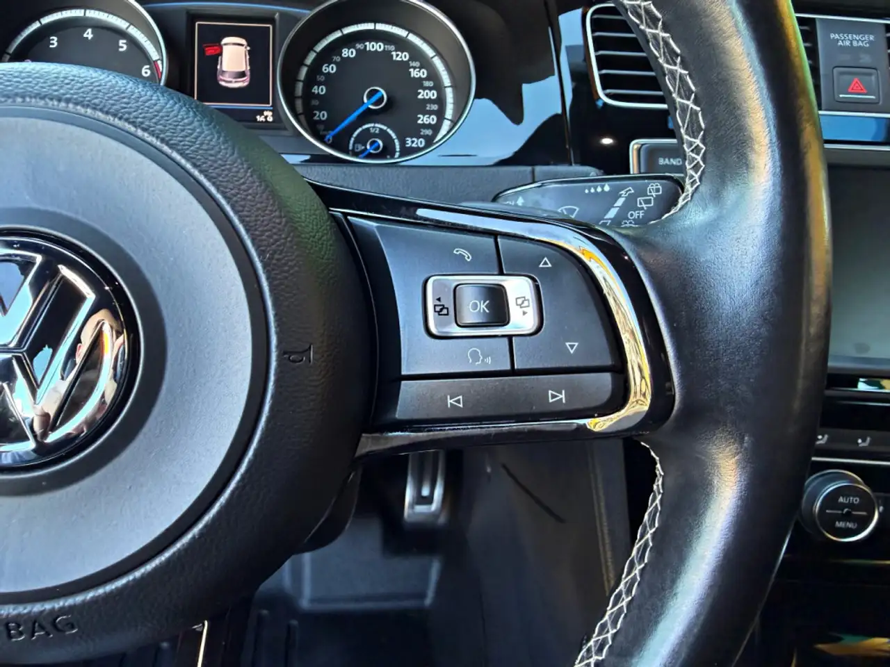 Volkswagen Golf R снимка Volkswagen Golf R