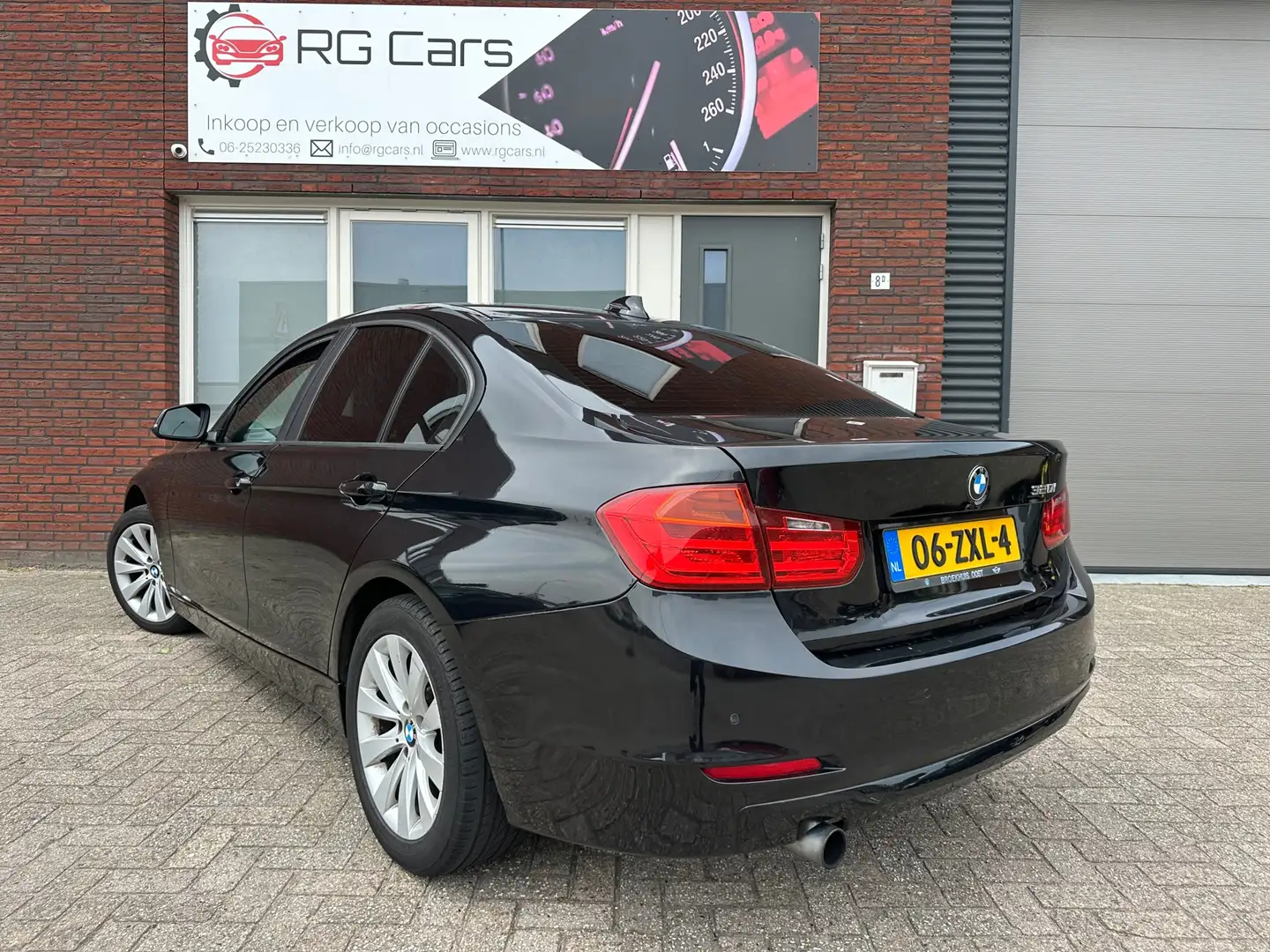 BMW 320 3-serie 320i High Executive / Navi / PDC / Clima / Nero - 2