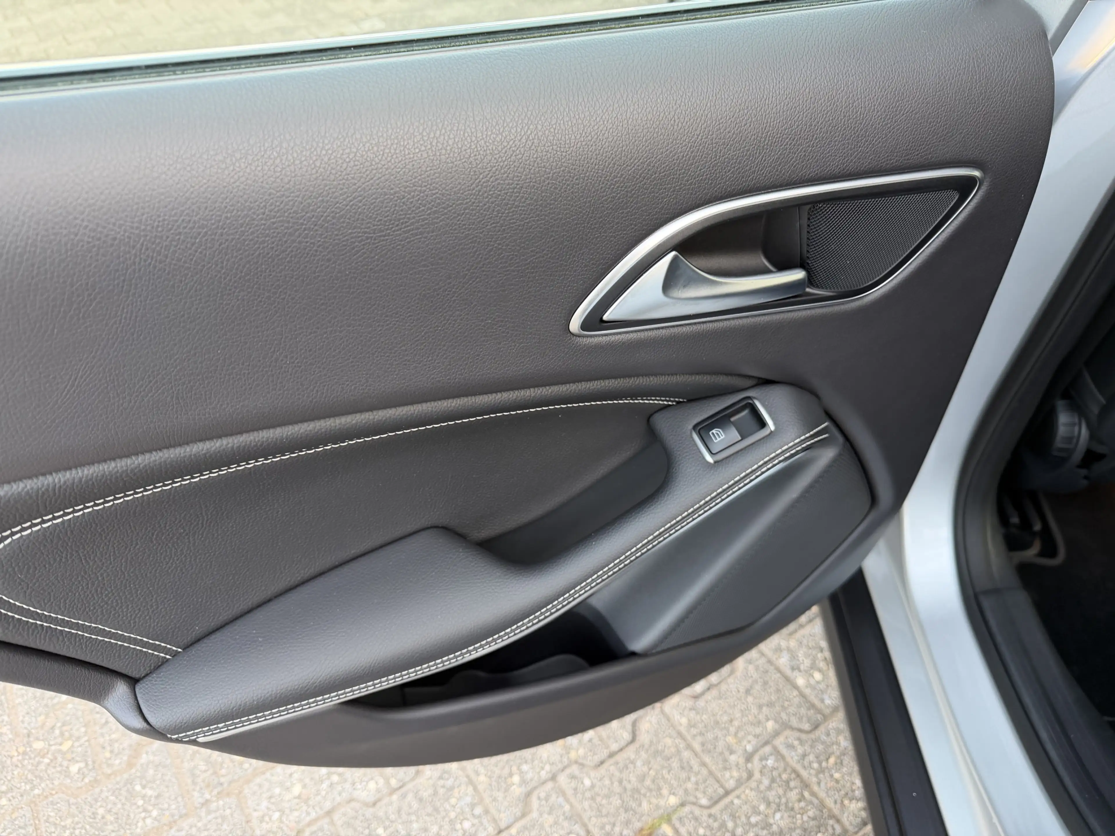 Mercedes-Benz GLA 200 AHK+R-KAMERA+LED+KEYLESS-START+TEMPOMAT — photo 10