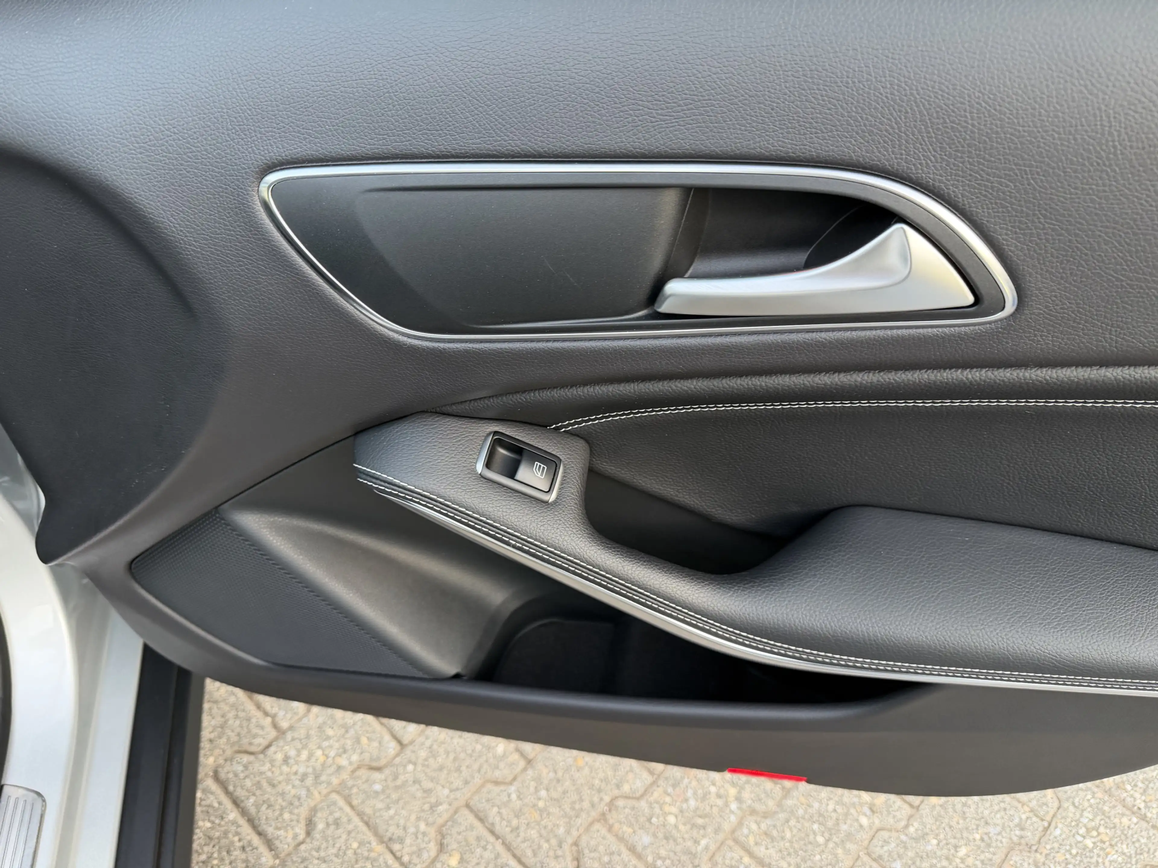 Mercedes-Benz GLA 200 AHK+R-KAMERA+LED+KEYLESS-START+TEMPOMAT — photo 15