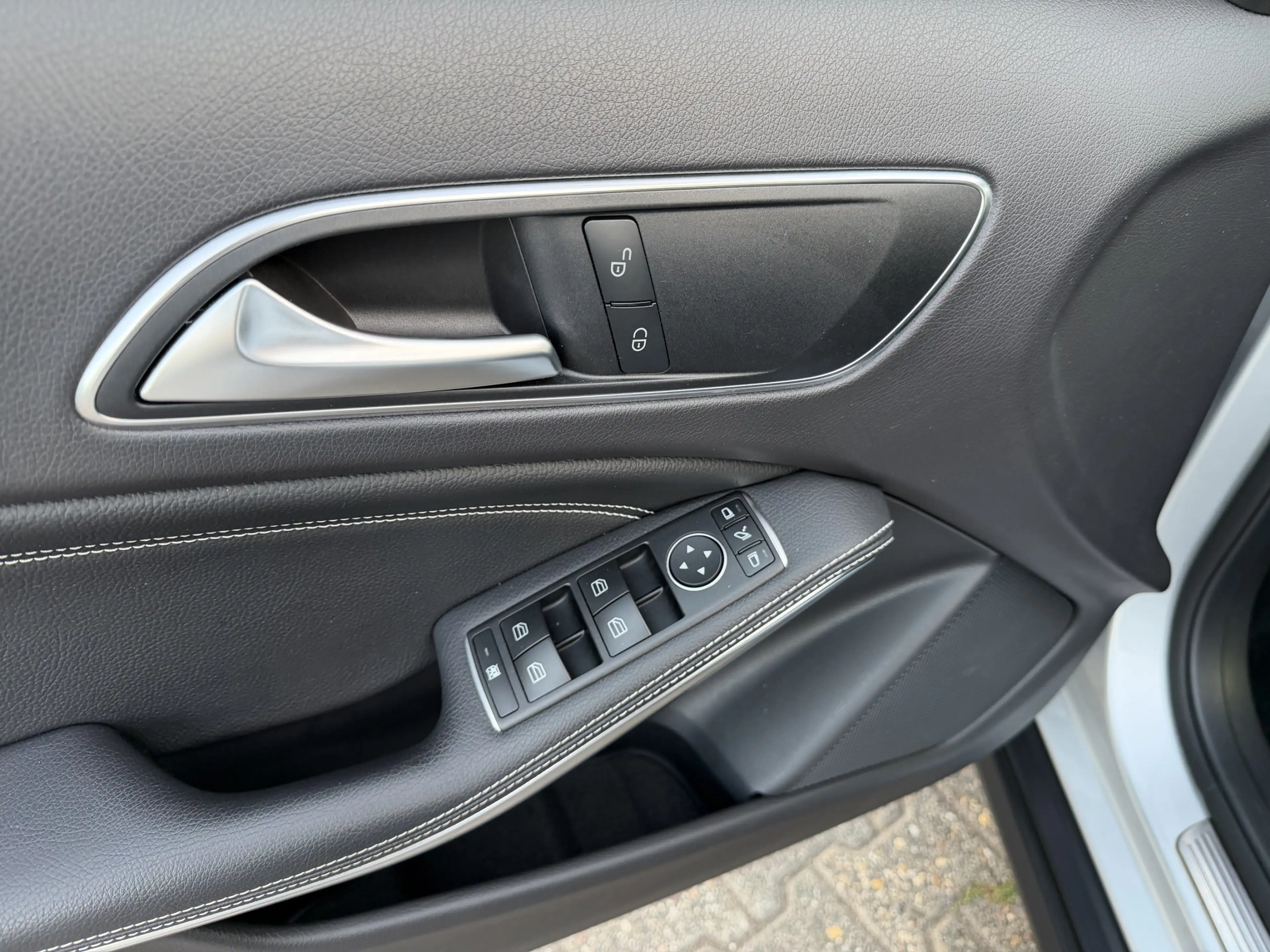 Mercedes-Benz GLA 200 AHK+R-KAMERA+LED+KEYLESS-START+TEMPOMAT — photo 6
