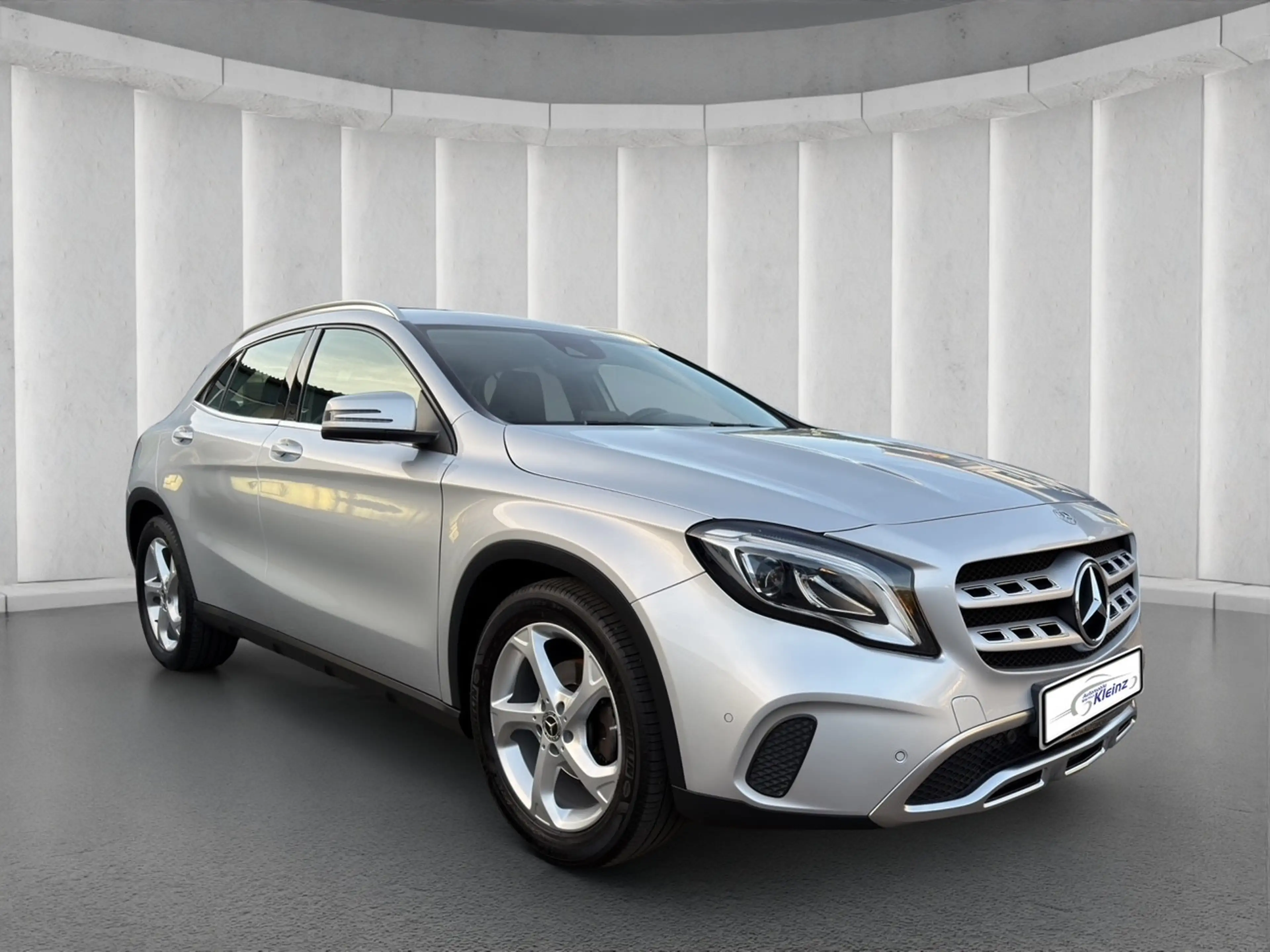 Mercedes-Benz GLA 200 AHK+R-KAMERA+LED+KEYLESS-START+TEMPOMAT — photo 4