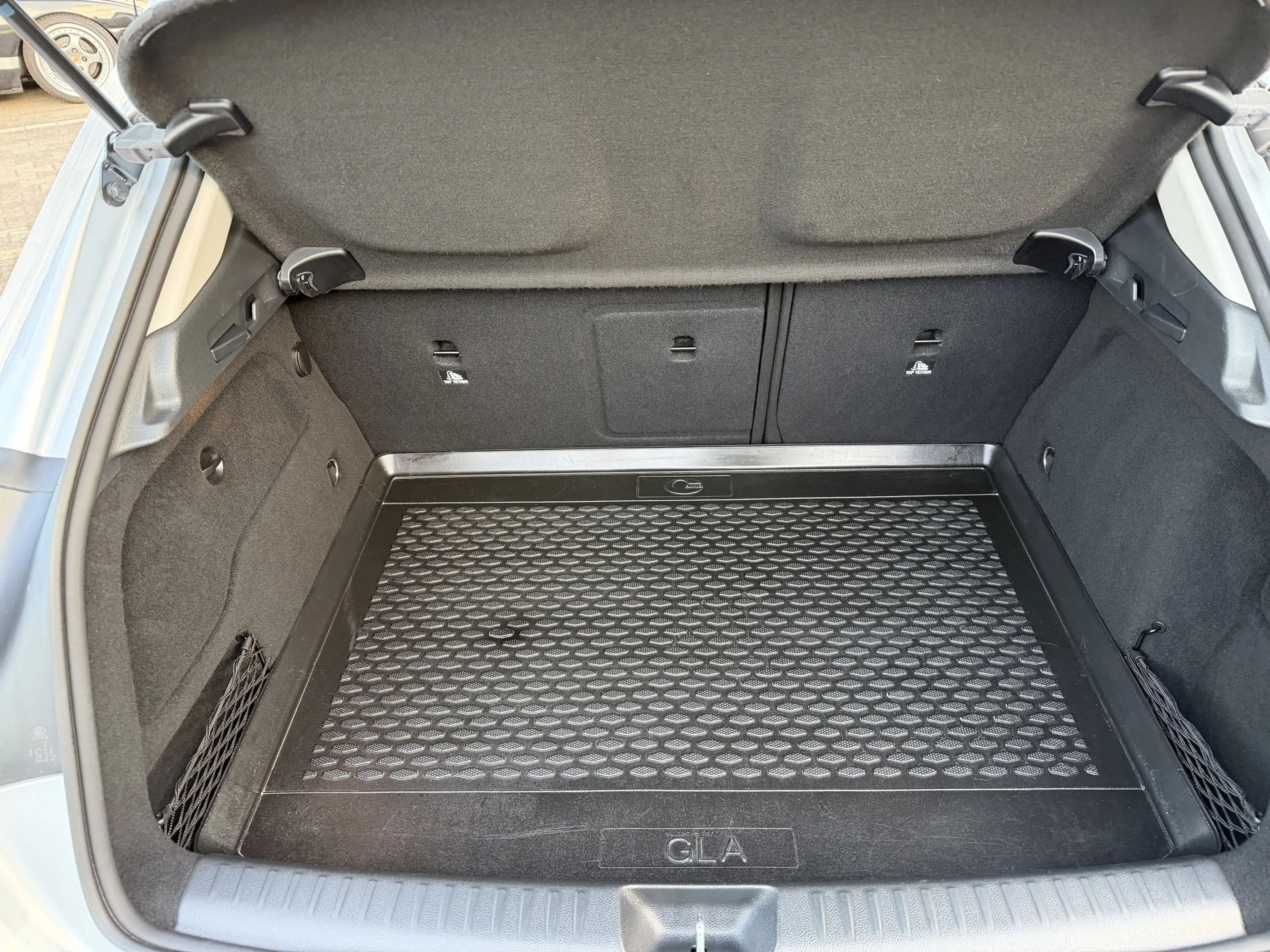 Mercedes-Benz GLA 200 AHK+R-KAMERA+LED+KEYLESS-START+TEMPOMAT — photo 11