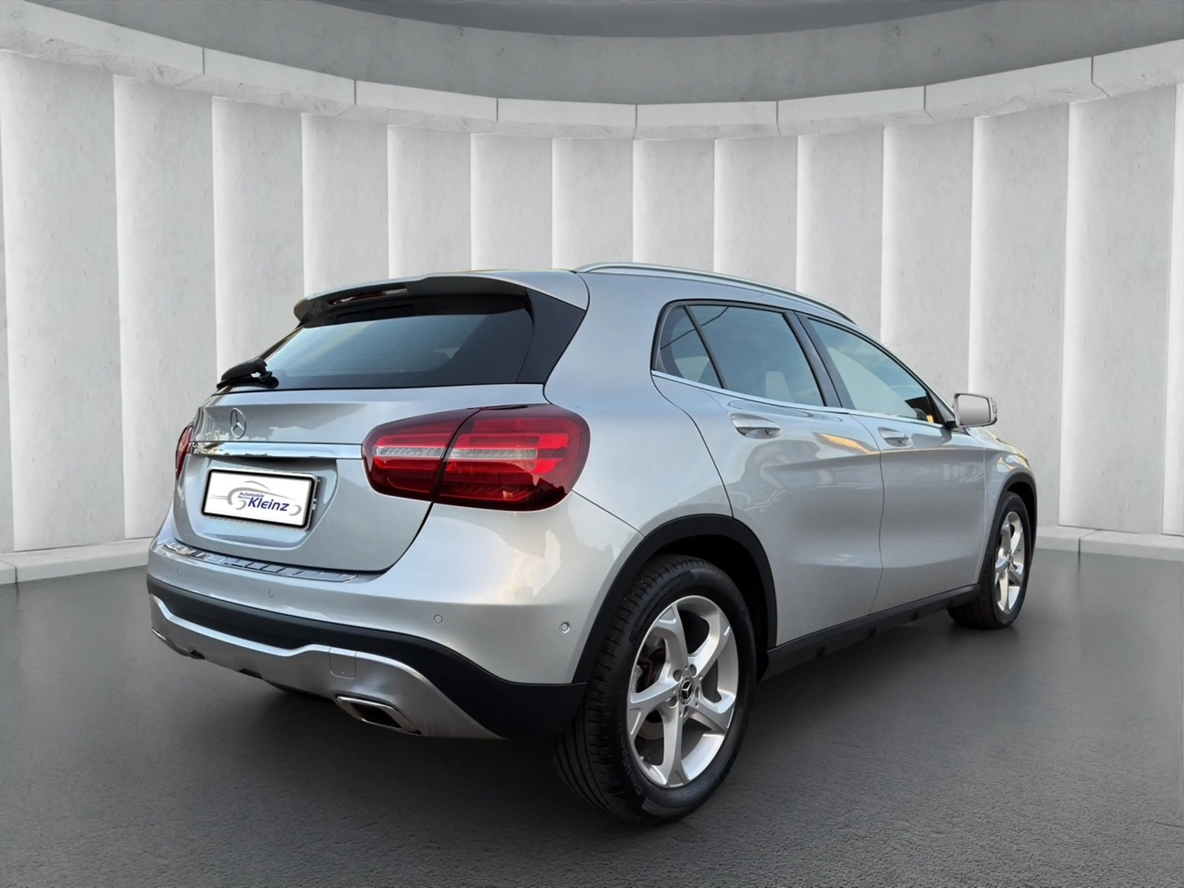 Mercedes-Benz GLA 200 AHK+R-KAMERA+LED+KEYLESS-START+TEMPOMAT — photo 3