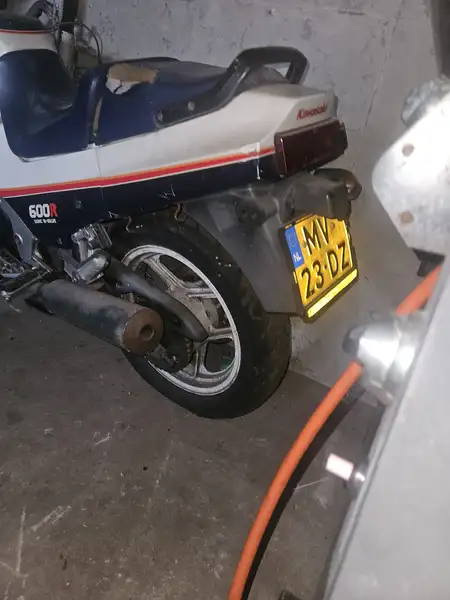 Kawasaki GPZ 600 - foto 3