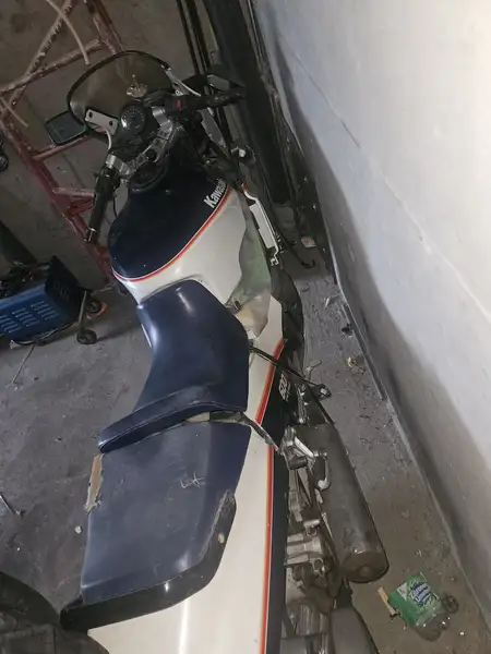 Kawasaki GPZ 600 - foto 4