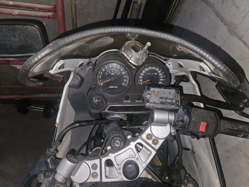 Kawasaki GPZ 600 - foto 2