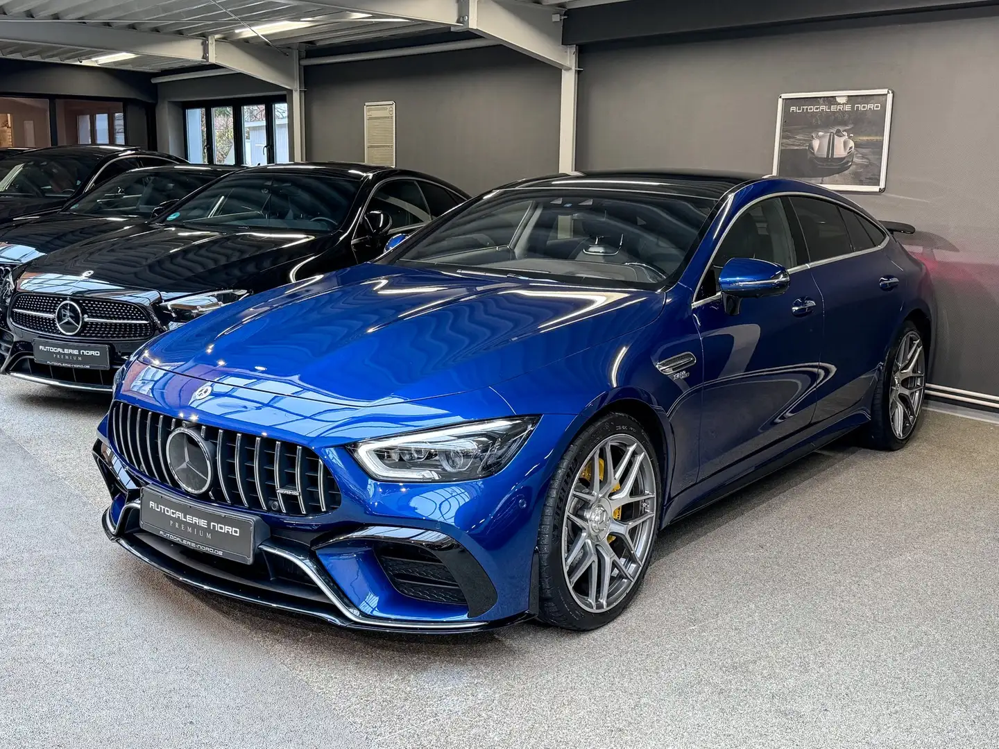 Mercedes-Benz AMG GT 53 4M+ Pano+ V8 Styling Paket Azul - 2