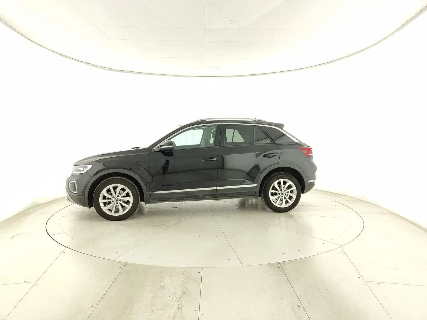 Volkswagen T-Roc 2022 1.5 tsi Style dsg Zwart - 2