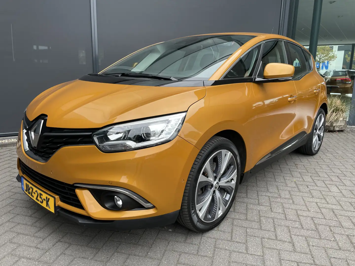 Renault Scenic 1.2 TCe Intens Airco - Cruise control - Parkeersen Geel - 2
