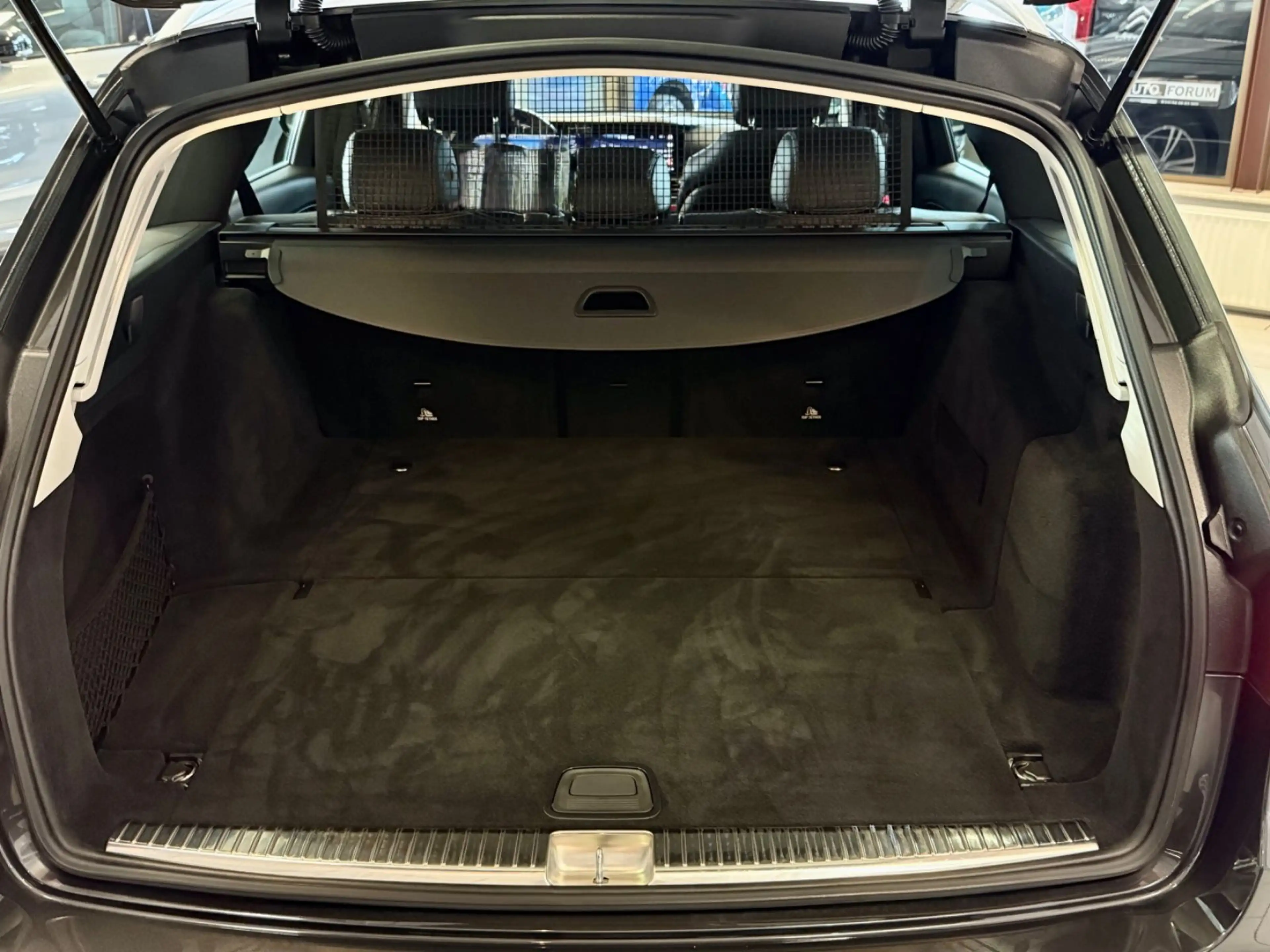 Mercedes-Benz E 220 d T 4M AUT AHK LEDER WIDE 360CAM SHZ LED — photo 11