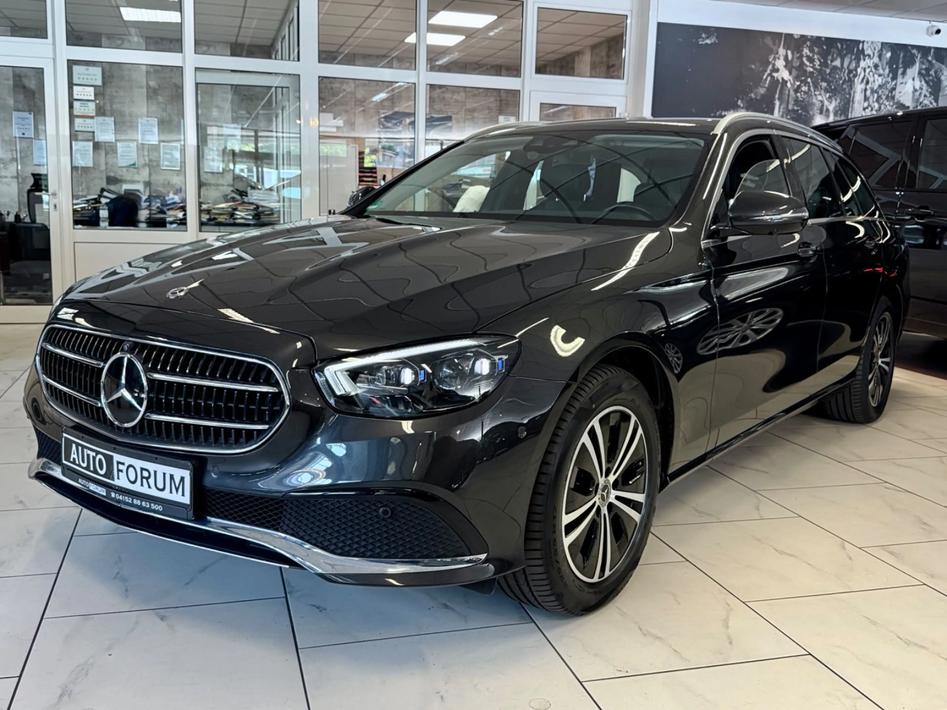 Mercedes-Benz E 220 d T 4M AUT AHK LEDER WIDE 360CAM SHZ LED — photo 4