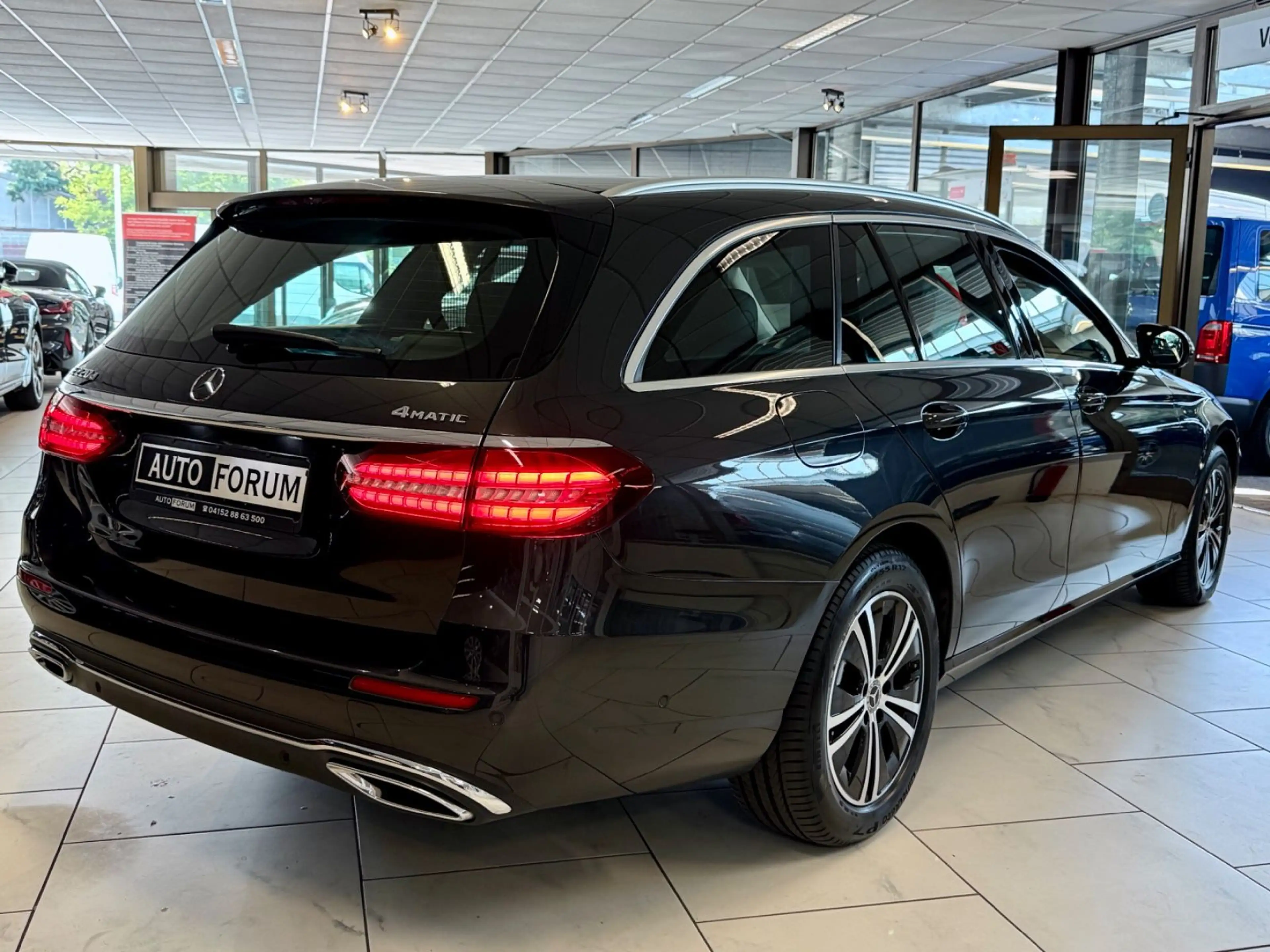 Mercedes-Benz E 220 d T 4M AUT AHK LEDER WIDE 360CAM SHZ LED — photo 14