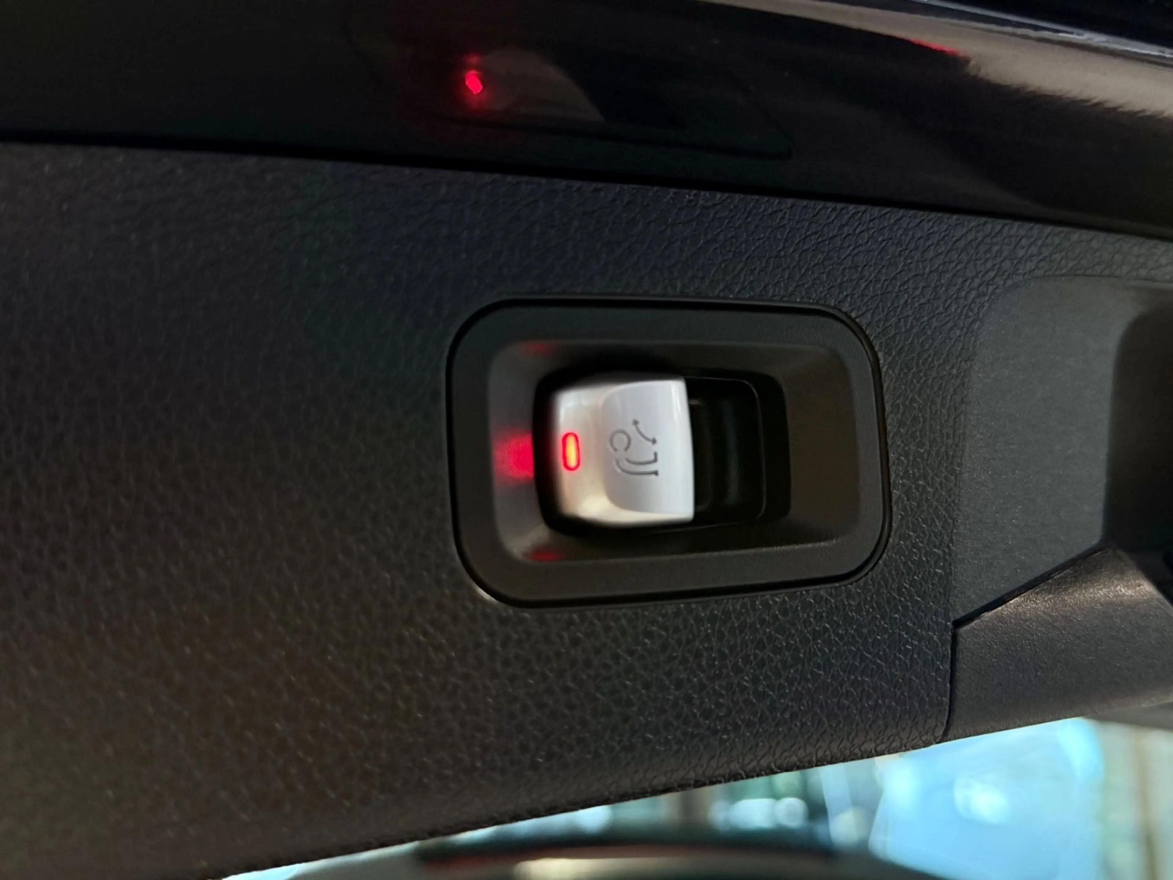 Mercedes-Benz E 220 d T 4M AUT AHK LEDER WIDE 360CAM SHZ LED — photo 12
