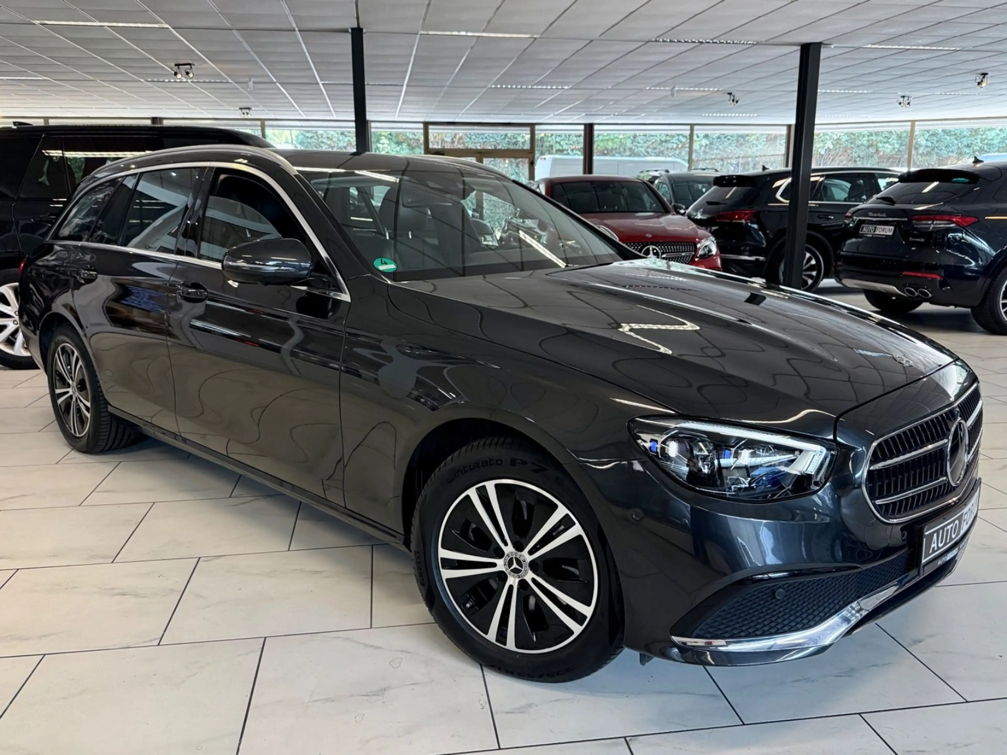 Mercedes-Benz E 220 d T 4M AUT AHK LEDER WIDE 360CAM SHZ LED — photo 2