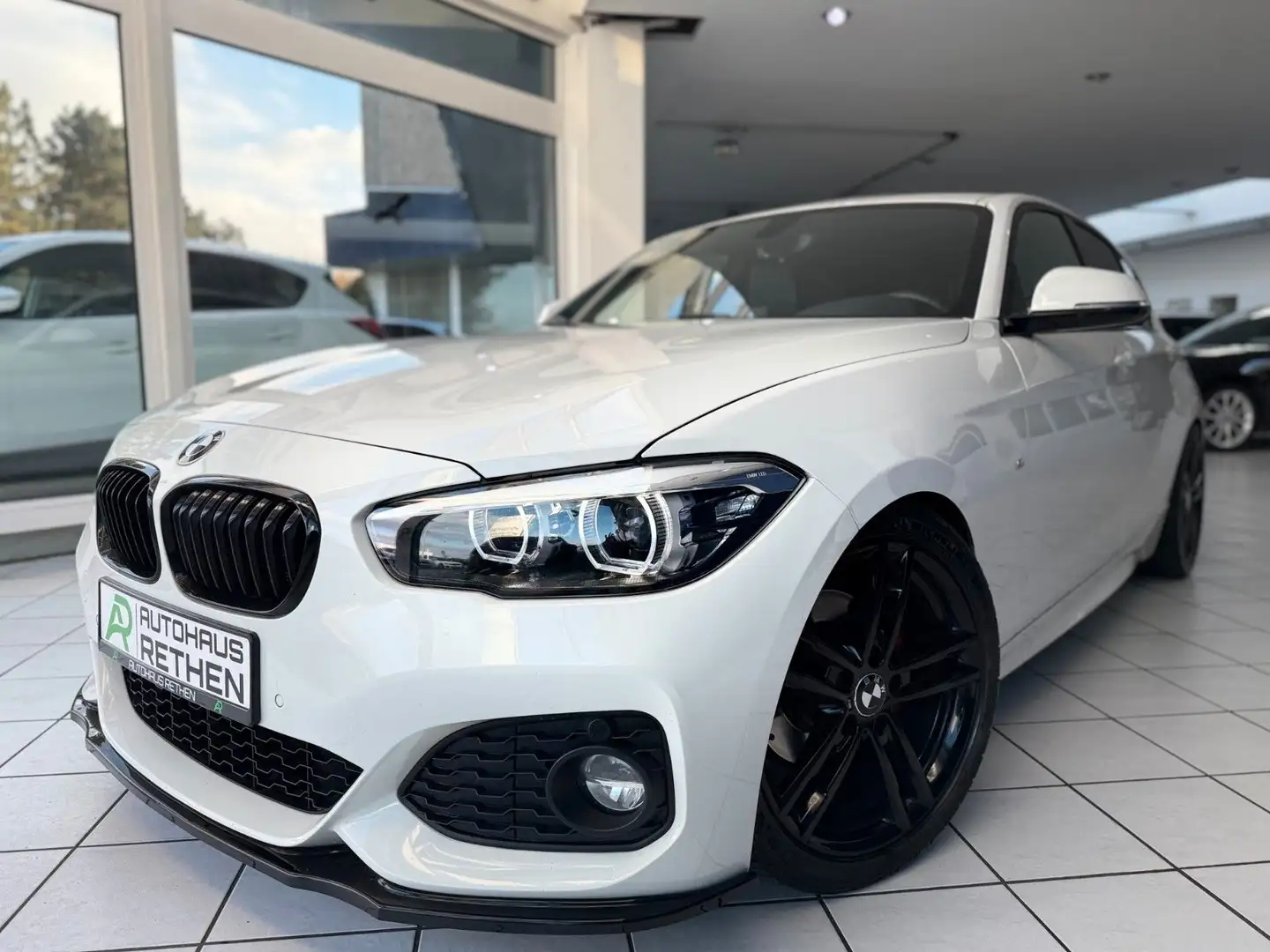 BMW 120 i *M SPORT SHADOW*HARMAN/K*Navi-Prof. Weiß - 1