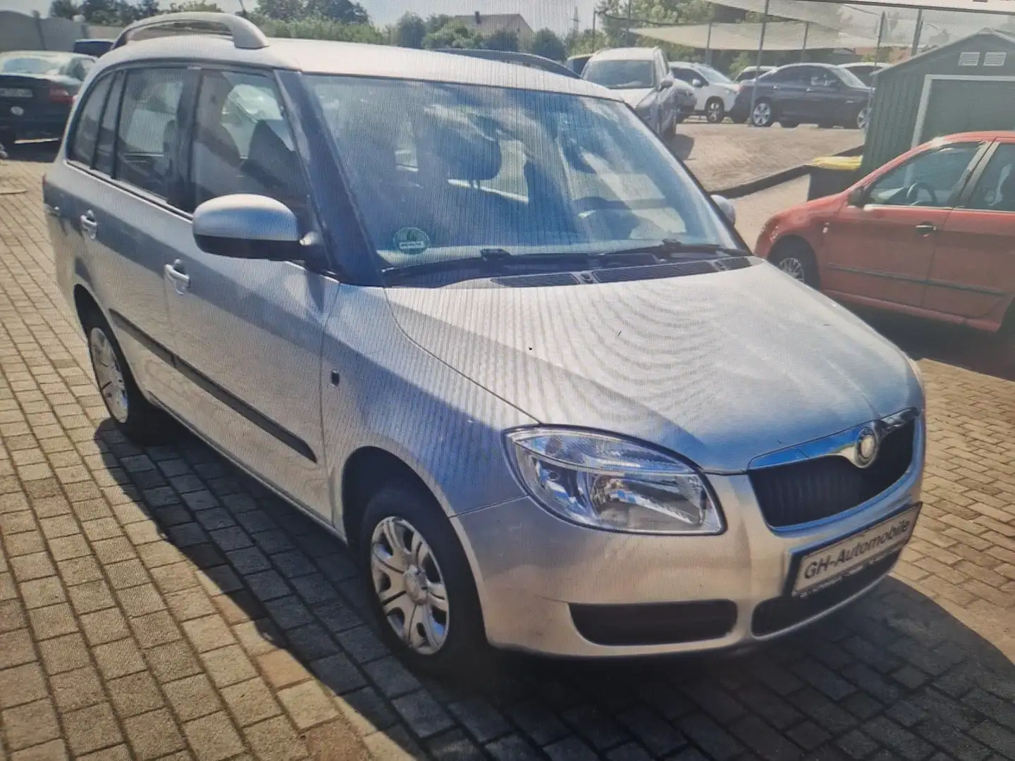 Skoda Fabia 1.4 TDI Com.Navi+AHK+Tempo+BC+FH+el.Spiegel+Reling Plateado - 1
