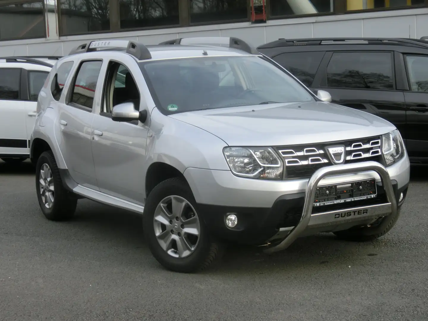 Dacia Duster 1.2l Tce 125 Prestige/Navi,Tel,SHZ,LMF + 4 Season Silber - 1