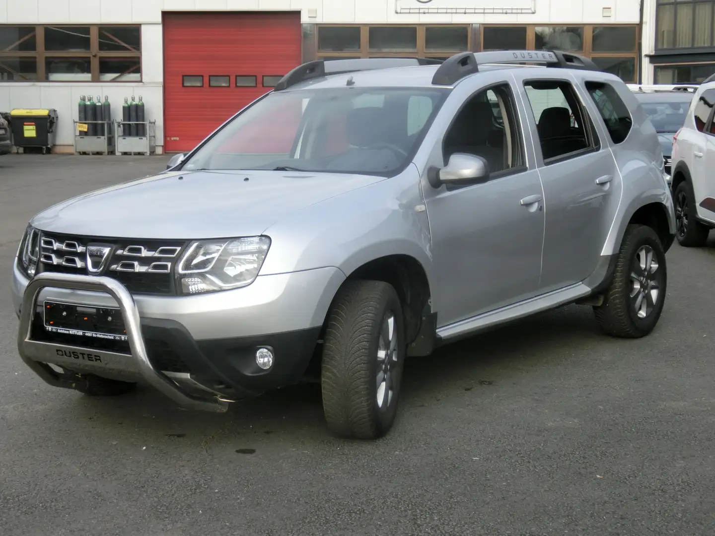 Dacia Duster 1.2l Tce 125 Prestige/Navi,Tel,SHZ,LMF + 4 Season Silber - 2
