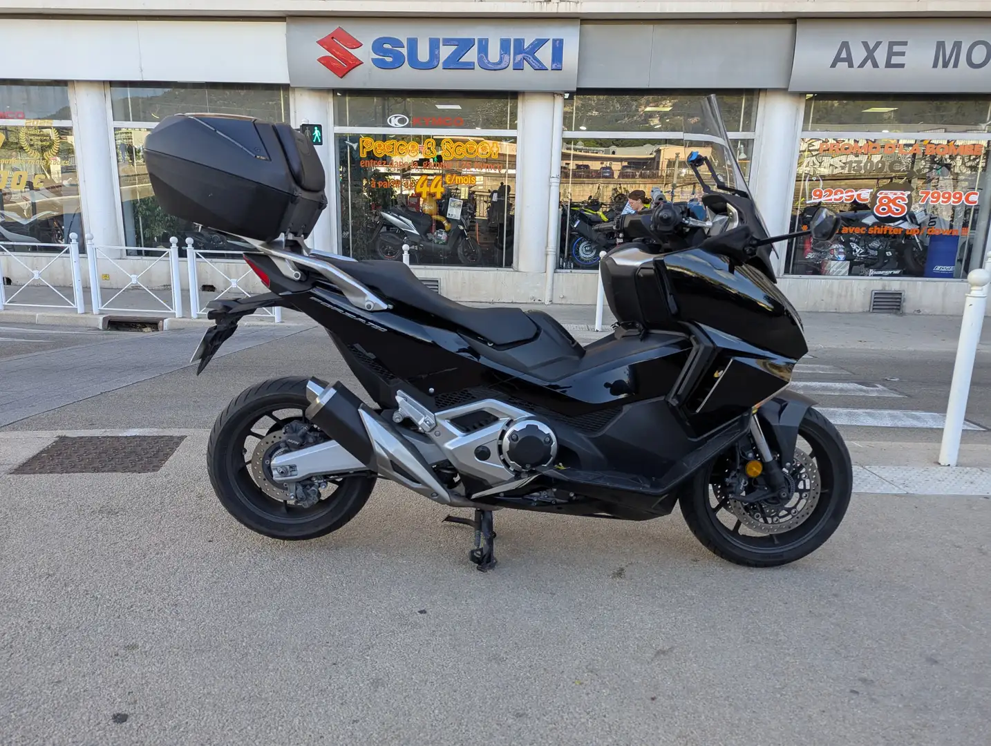 Honda Forza 750 Noir - 1