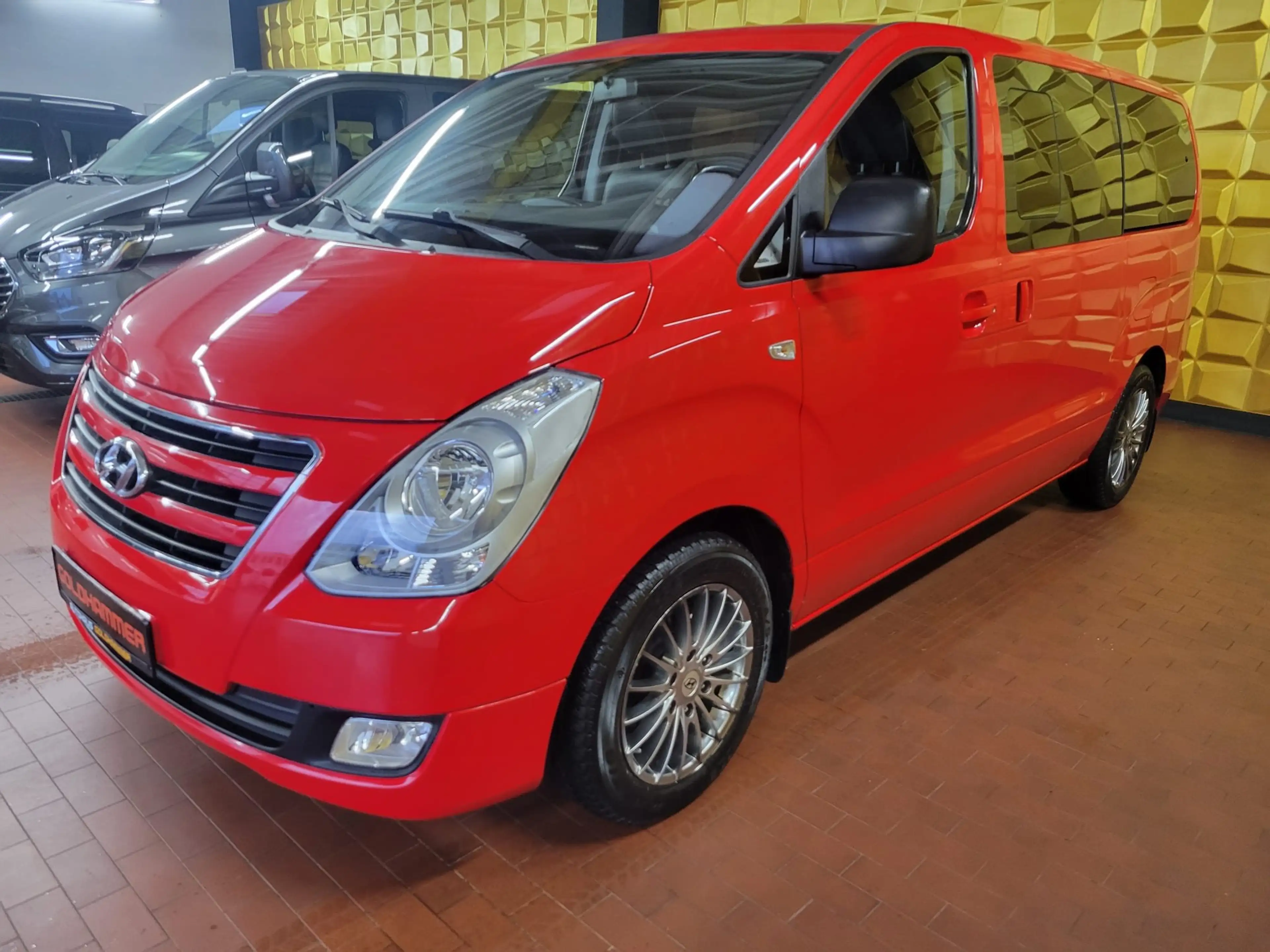 Hyundai H-1 2.5 CRDi Travel KAMERA/TEMP/AHK/NAV — photo 3
