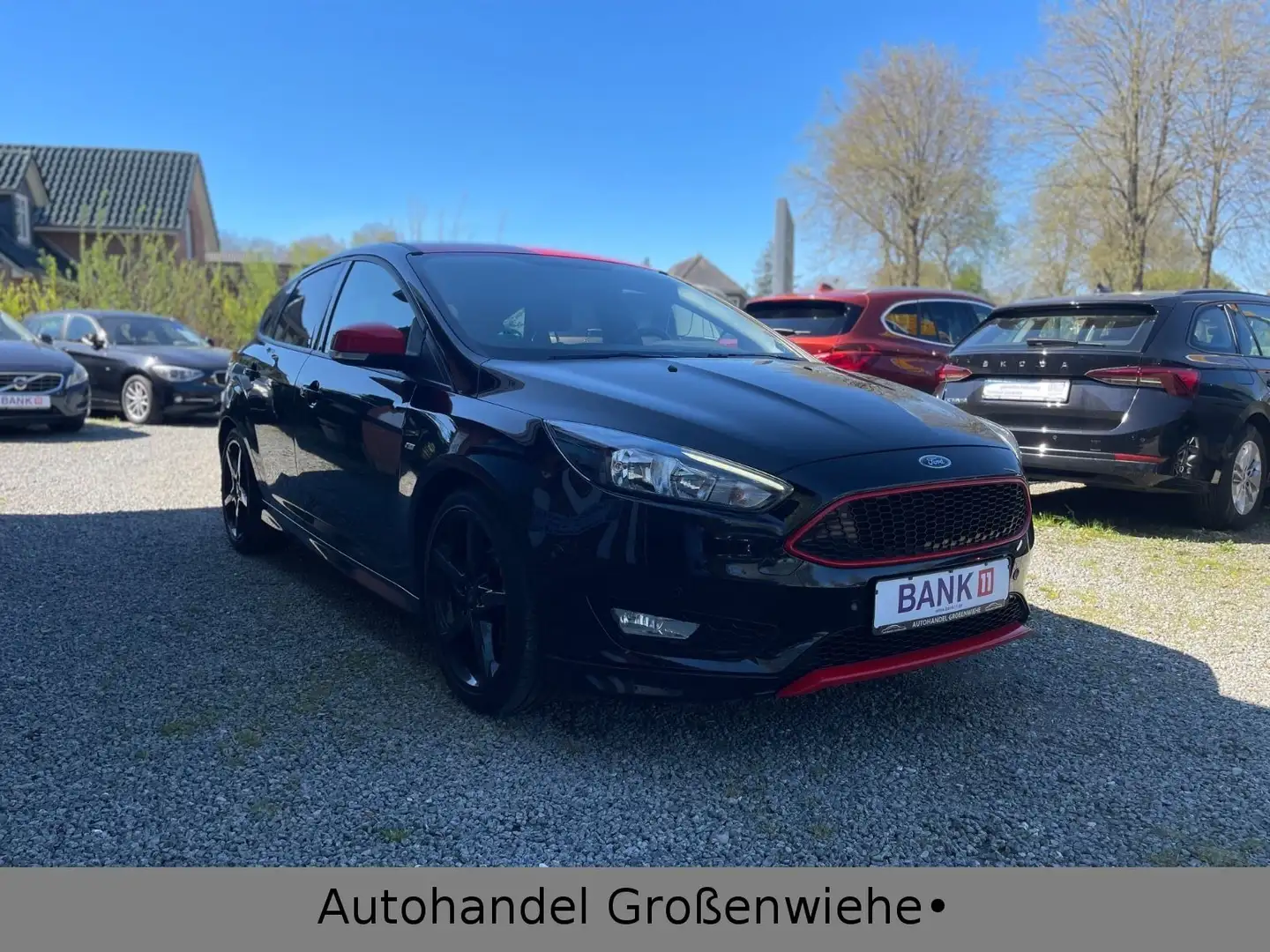 Ford Focus Lim*ST-Line*LED*SHZ*NAVI*LHZ*PDC* Schwarz - 1