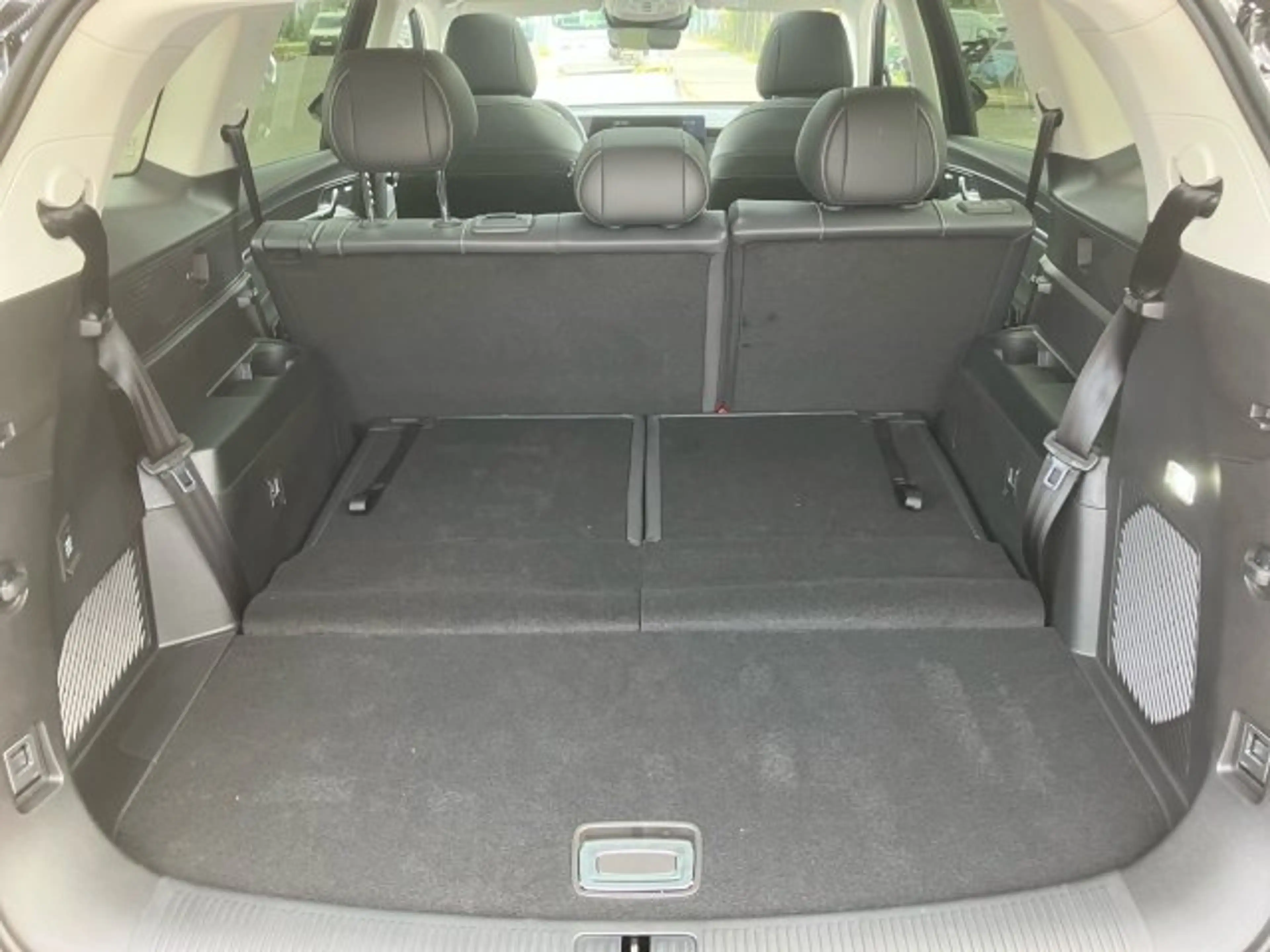 MG MGS9 PHEV Luxury MY25 — photo 13