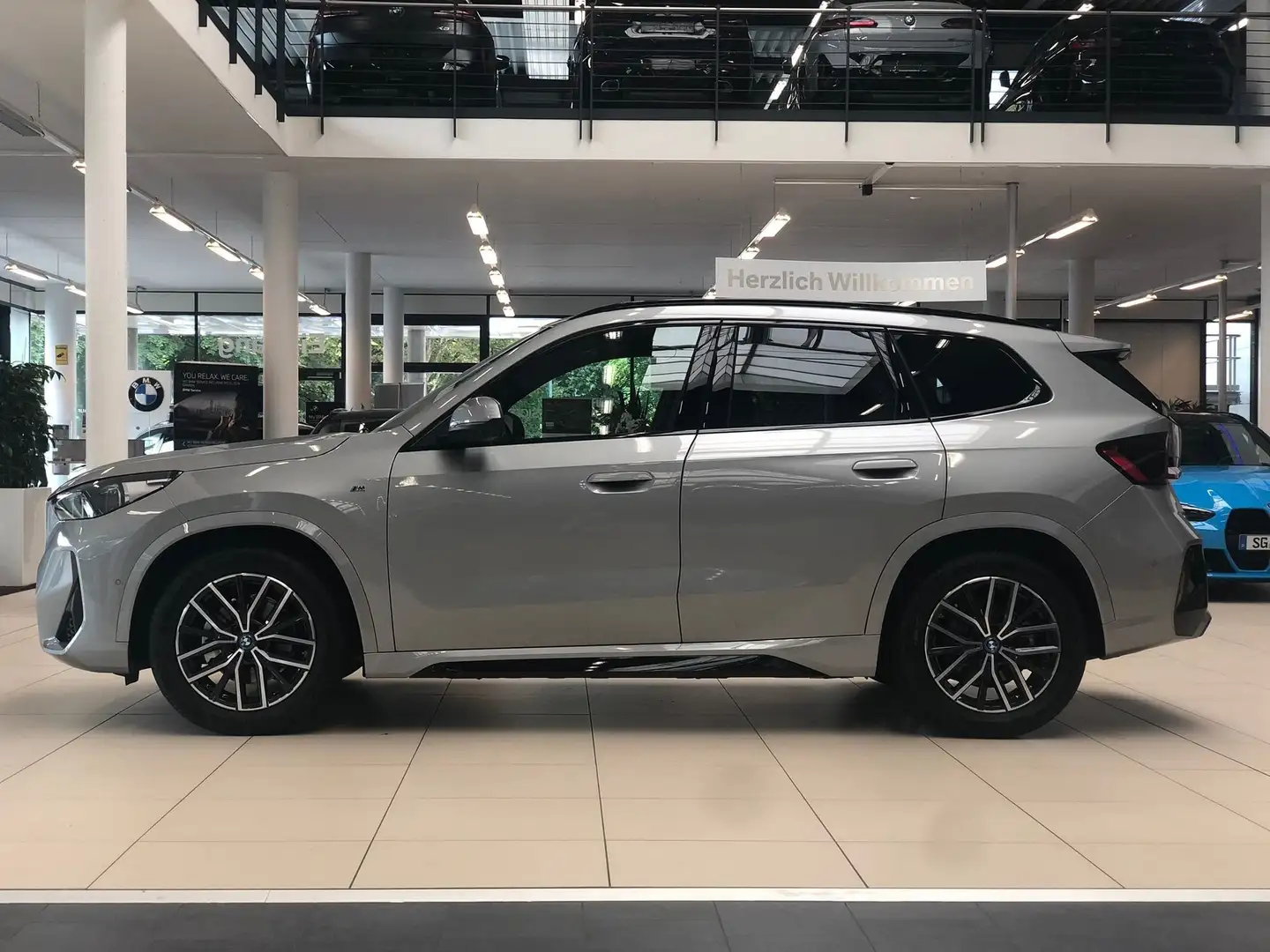 BMW iX1 eDrive20 M Sport+HUD+SHZ+PA+NAVI+LED+uvm. Grijs - 2