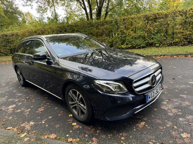 Imagine Mercedes-Benz E 220 d 4Matic T 9G-TRONIC Exclusive