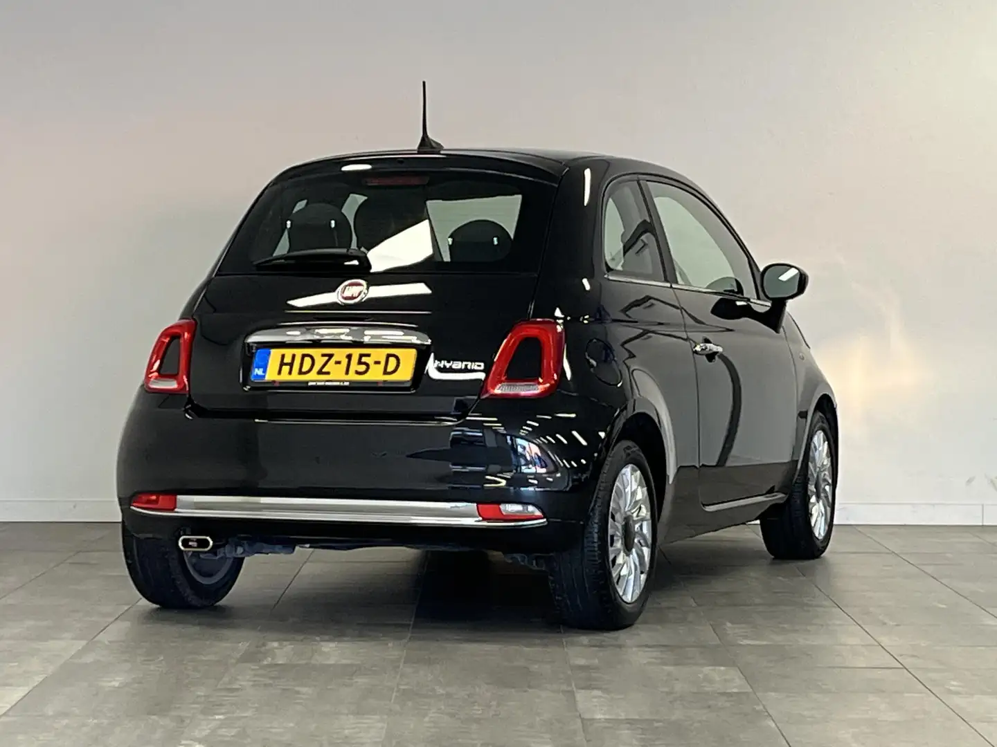 Fiat 500 1.0 Hybrid Dolcevita | panoramadak | cruisecontrol Zwart - 2