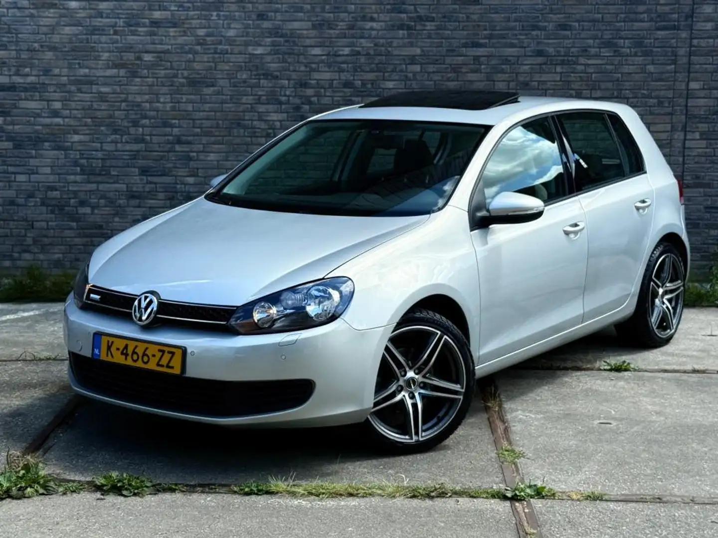 Volkswagen Golf 1.4 TSI Carplay Cruise Control Automaat Grijs - 1