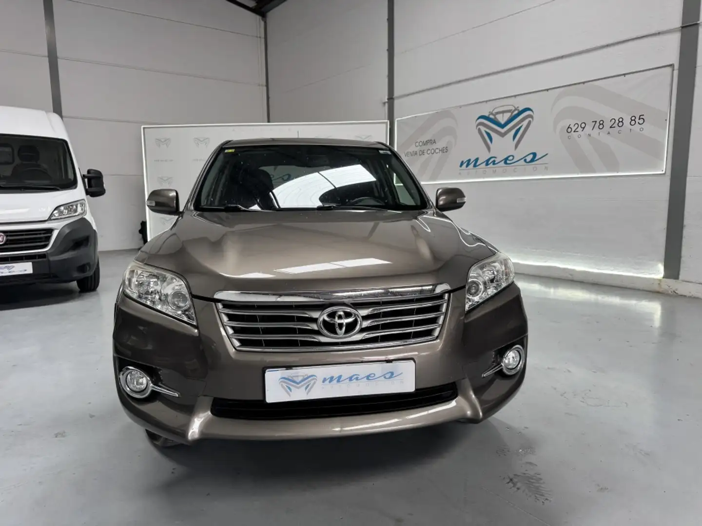 Toyota RAV 4 2.2D-CAT Executive 4x4 CS ADS Marrón - 2