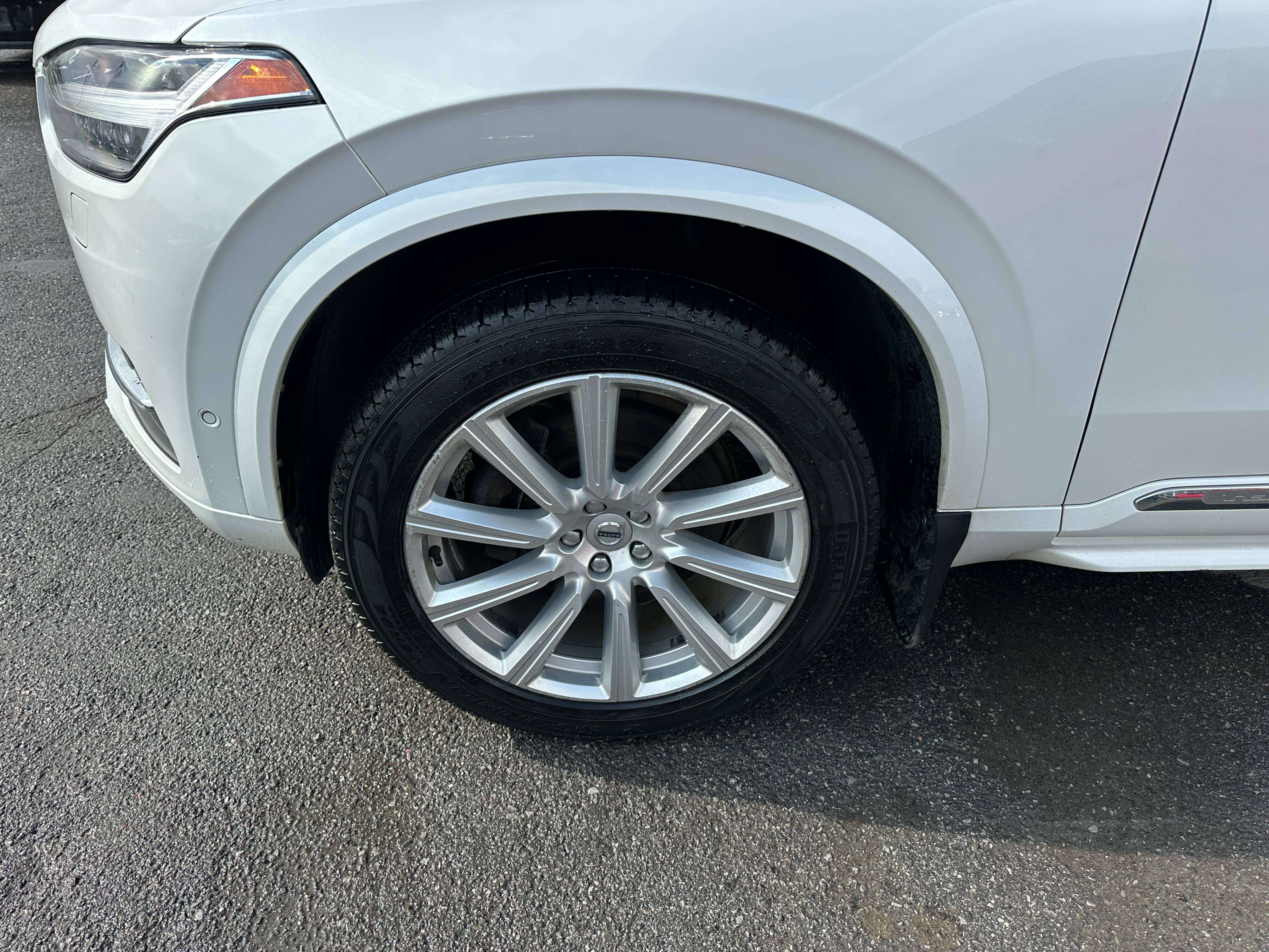 2017 Volvo XC90 T6 Inscription - Image 14