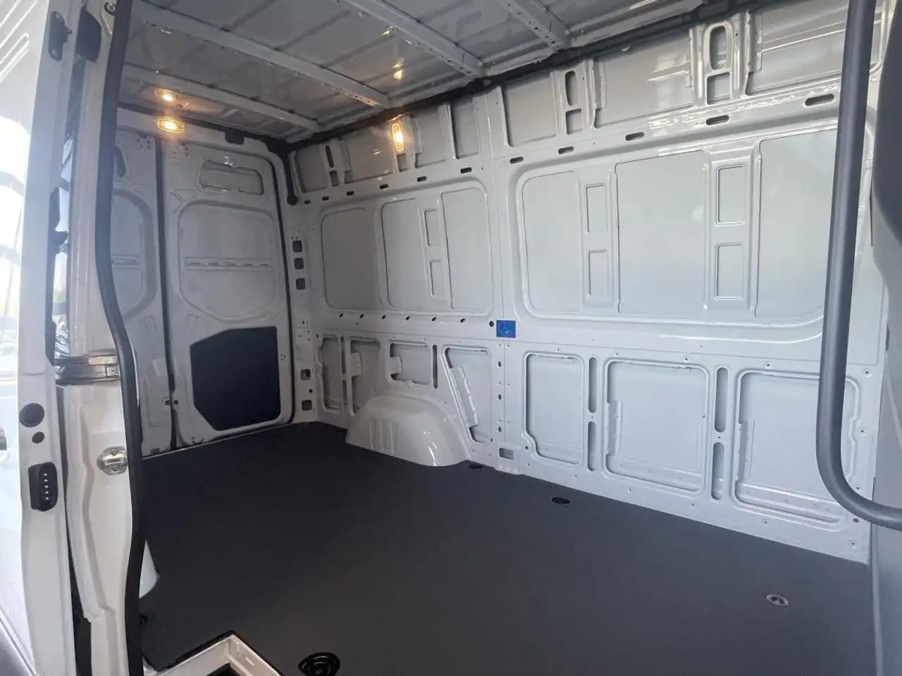Mercedes-Benz Sprinter photo Mercedes-Benz Sprinter