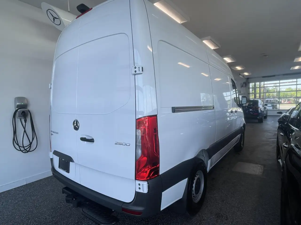 Mercedes-Benz Sprinter photo Mercedes-Benz Sprinter