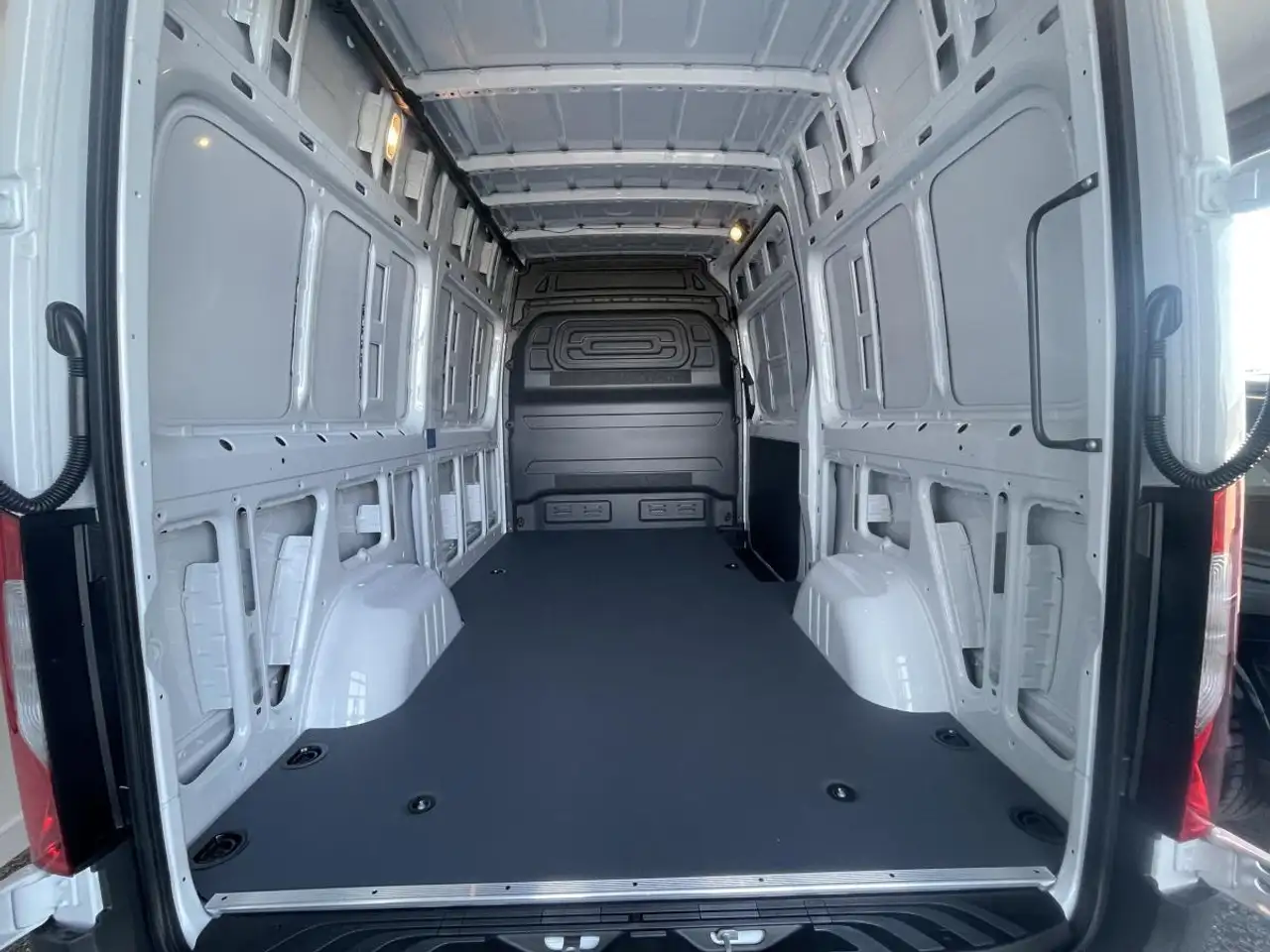 Mercedes-Benz Sprinter photo Mercedes-Benz Sprinter
