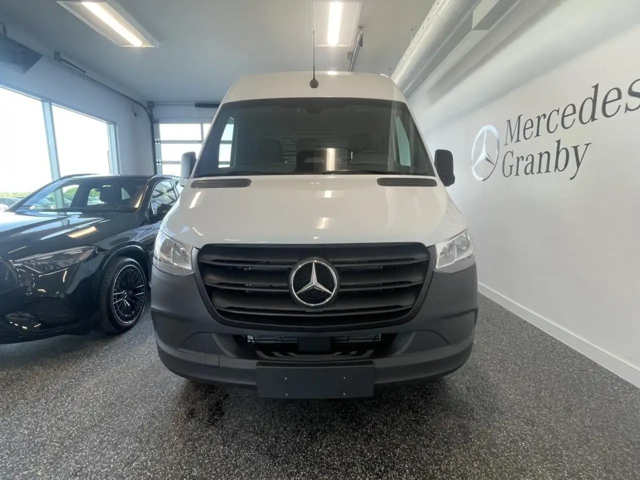 Mercedes-Benz Sprinter photo Mercedes-Benz Sprinter