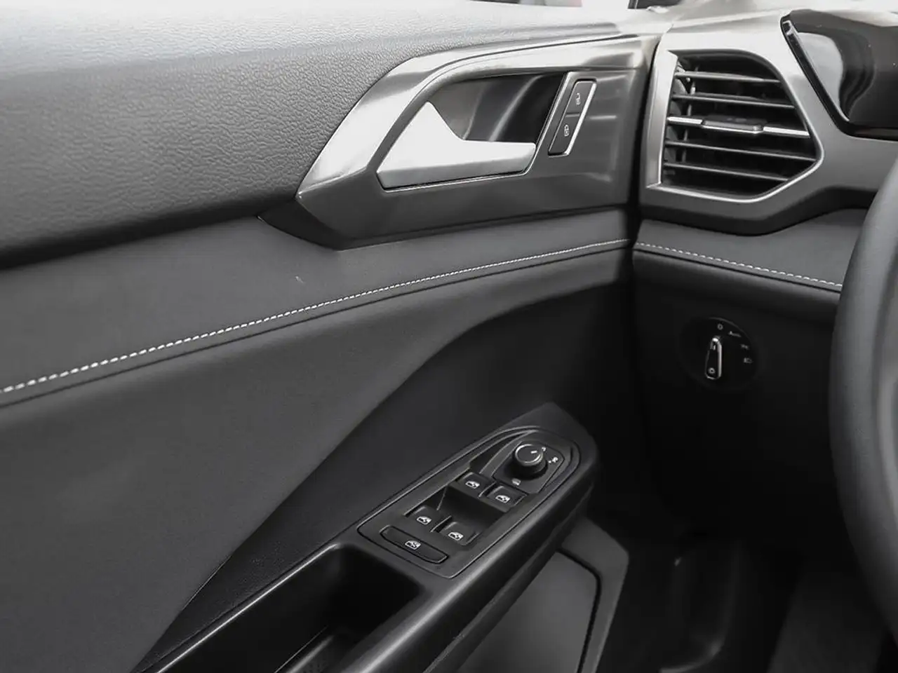 Volkswagen Taos снимка Volkswagen Taos