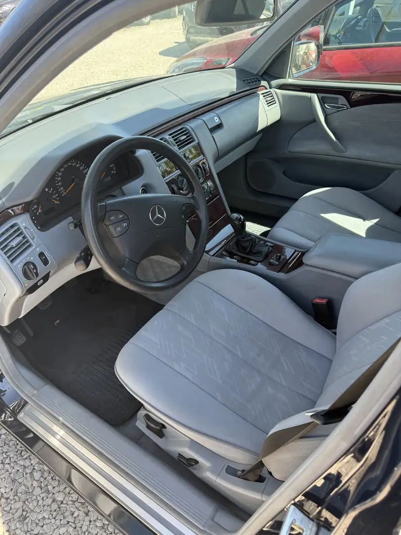 Mercedes-Benz E 280 Classic - 1