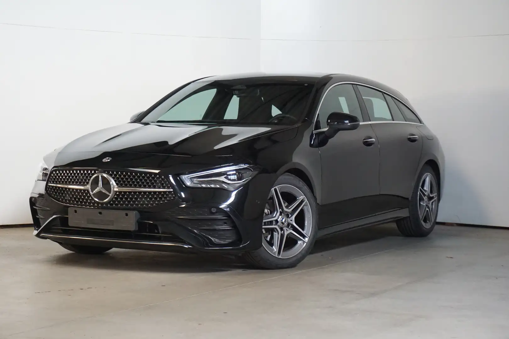 Mercedes-Benz CLA 180 AMG Line Noir - 1