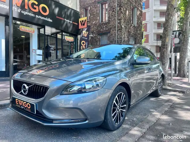 Volvo V40 2.0 t3 150 momentum