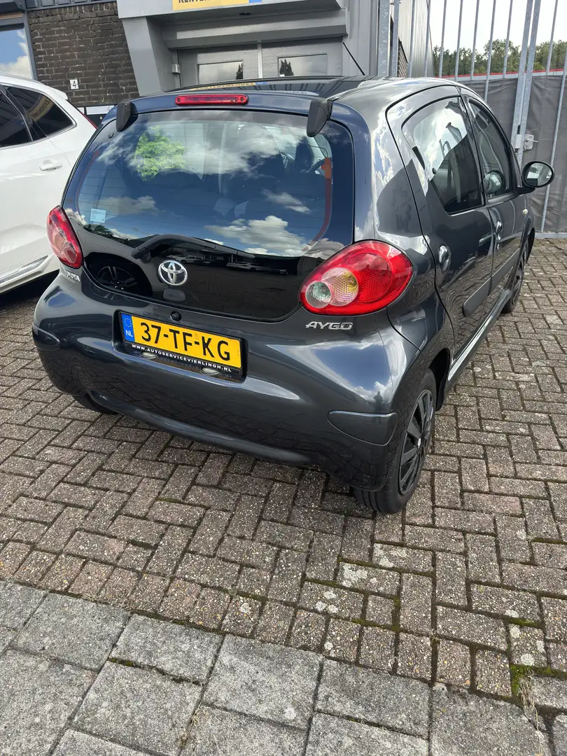 Toyota Aygo 1.0-12V Toyota Aygo 2006 Grijs - 2