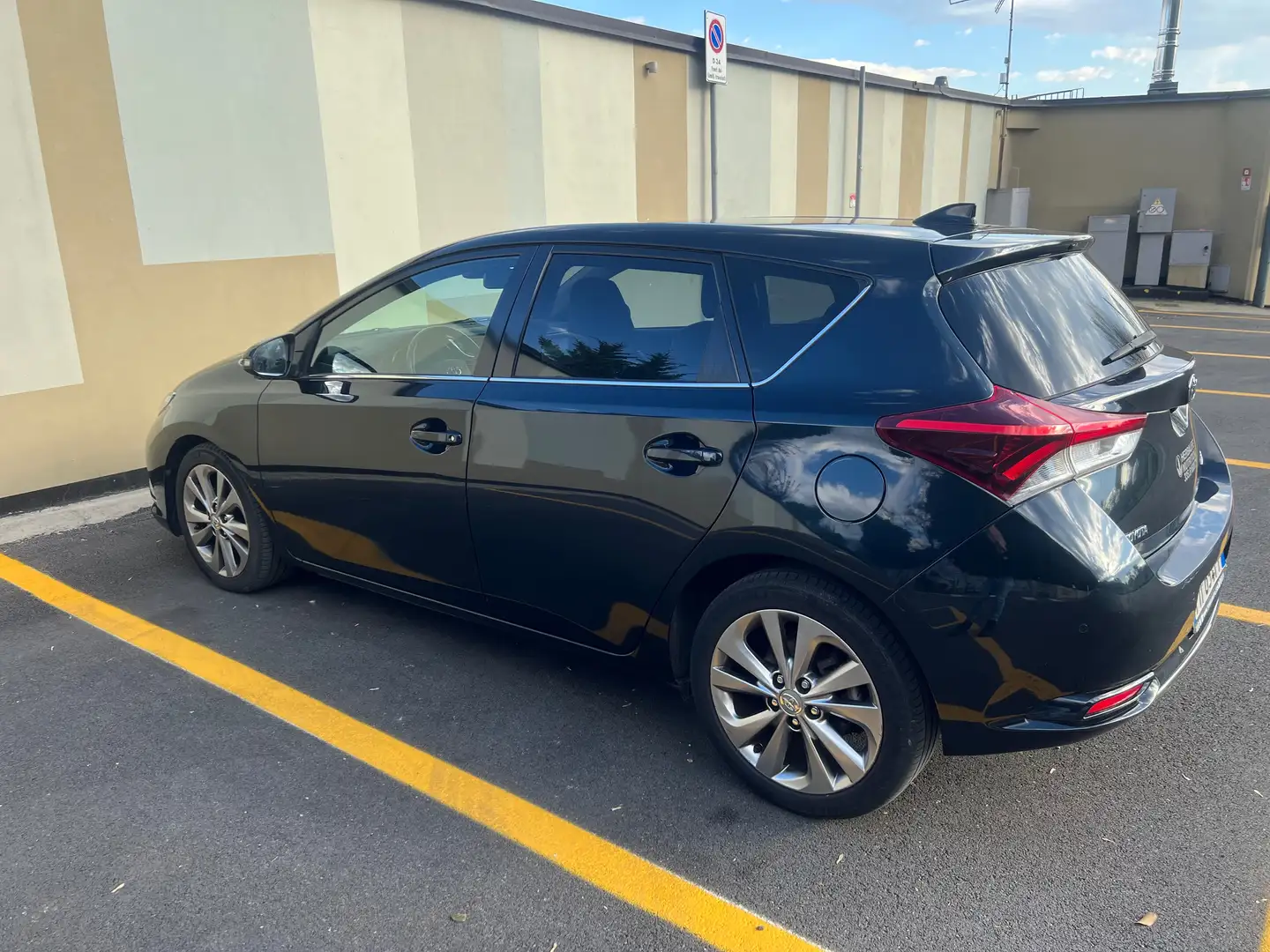 Toyota Auris Auris II 20151.6 d-4d Lounge Nero - 2