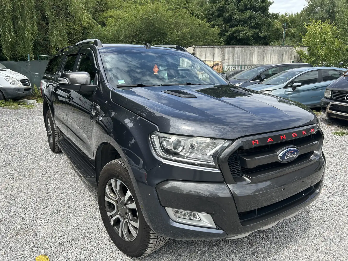 Ford Ranger 3.2 TDCi Wildtrak pare-chocs avant fissuré Gris - 1