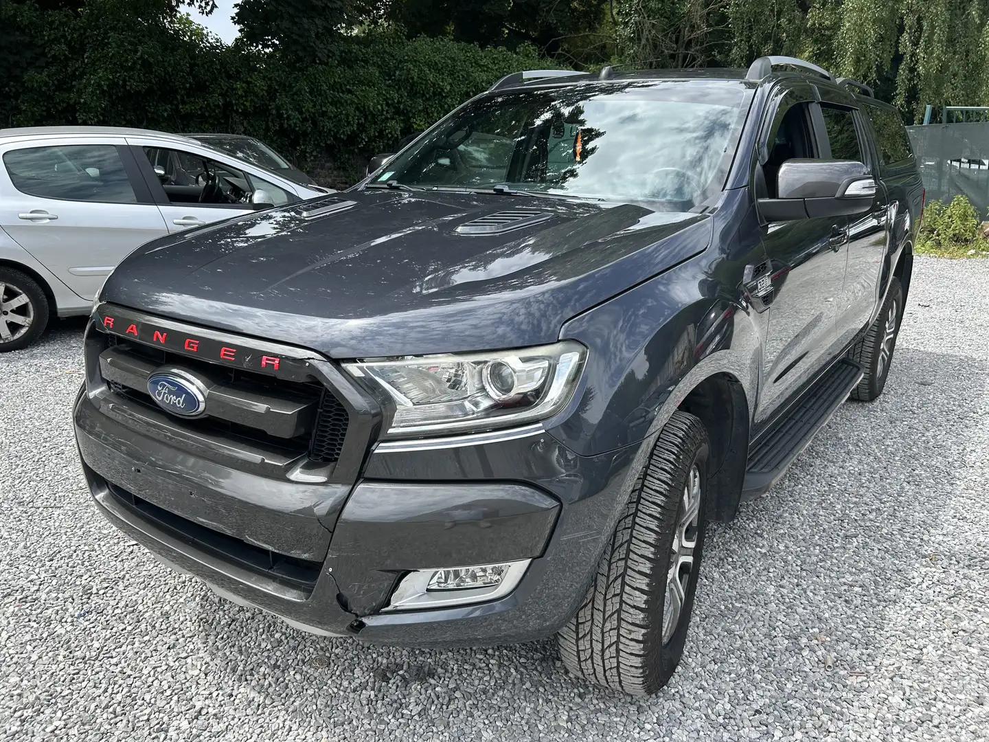 Ford Ranger 3.2 TDCi Wildtrak pare-chocs avant fissuré Gris - 2