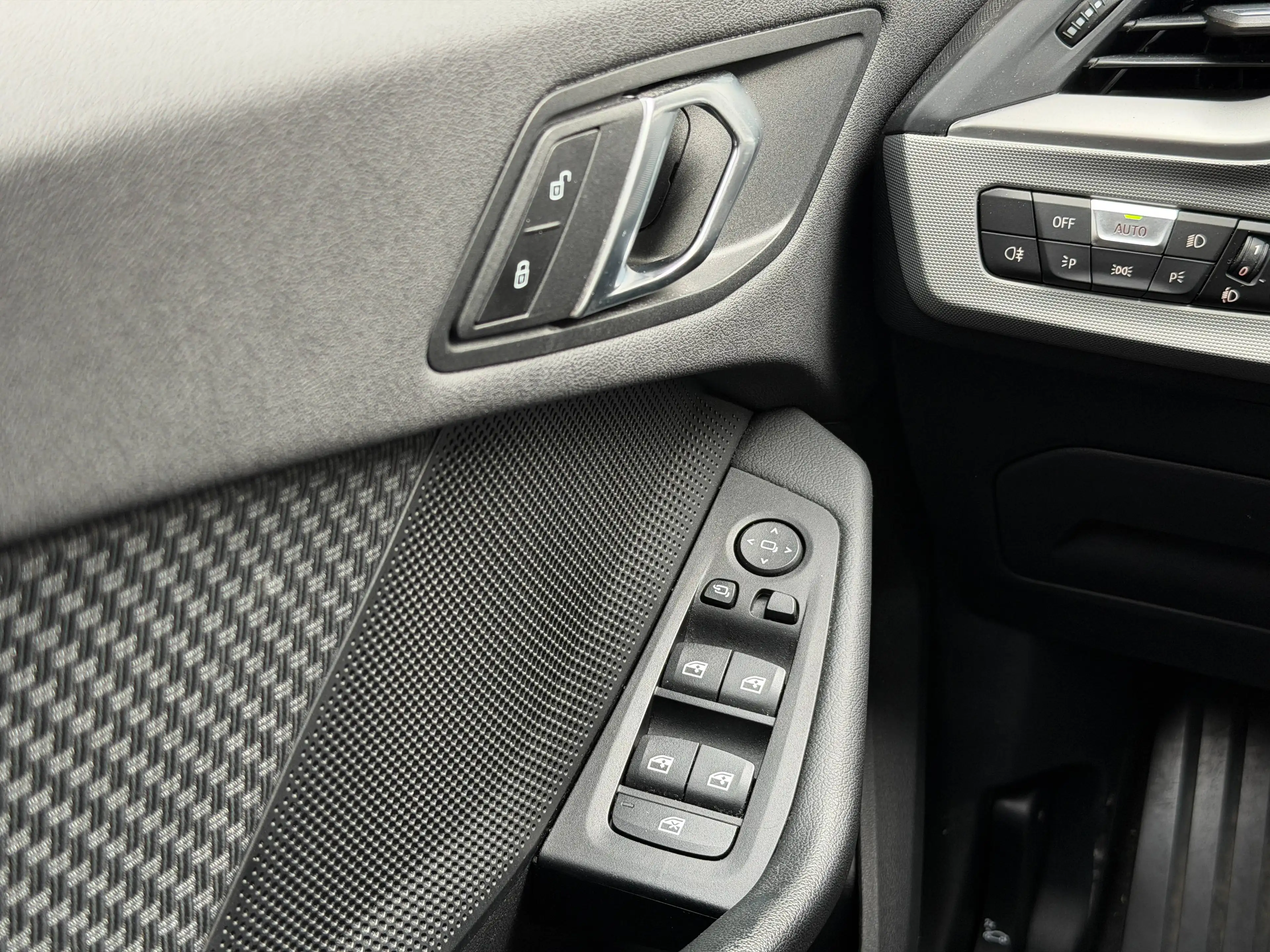 BMW 118 i Aut. Navi Kamera Einpark SitzHzg. Alu M-Lenkrad — photo 11