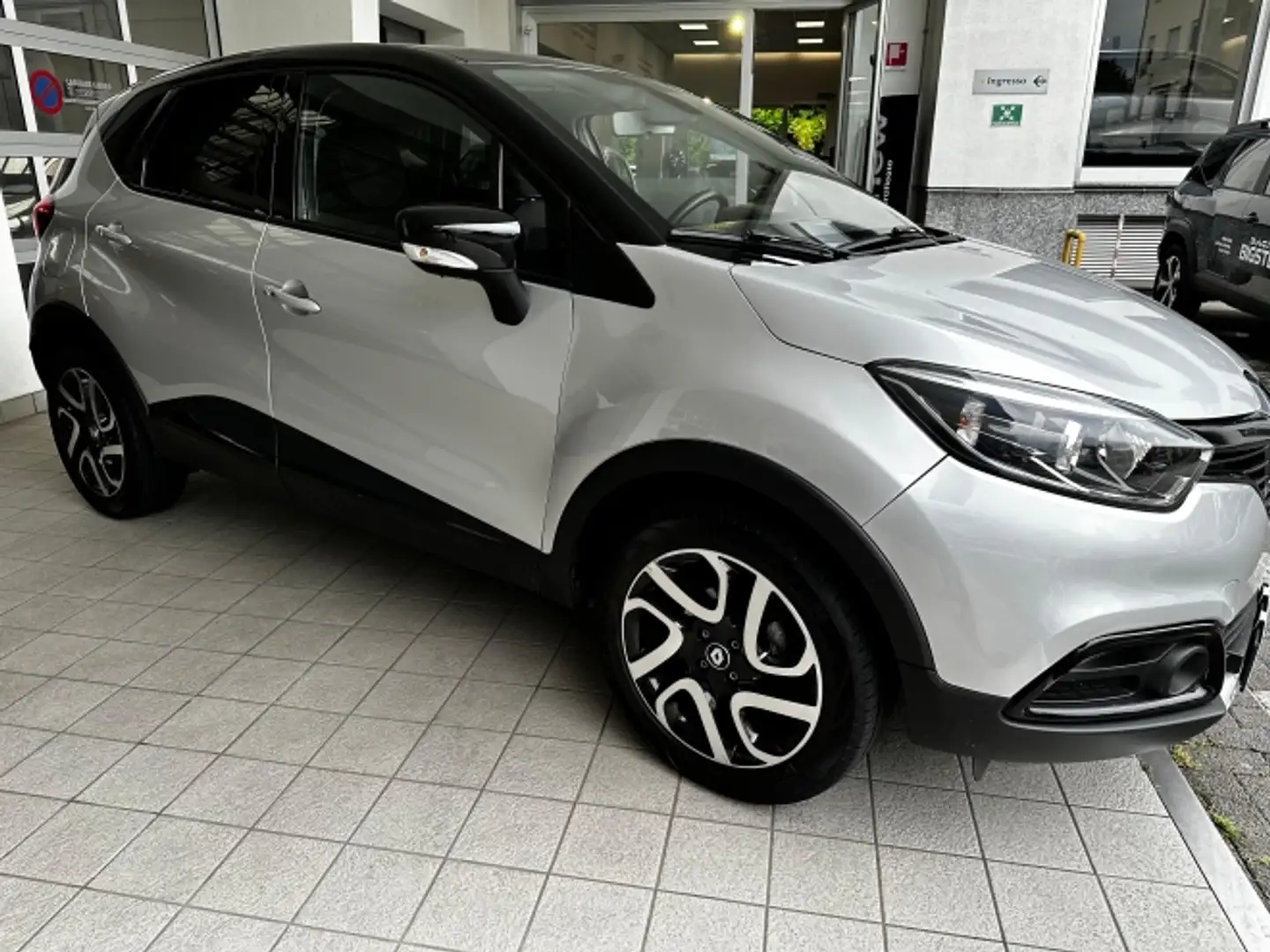 Renault Captur Captur 0.9 tce Hypnotic (magnetik) 90cv Grigio - 2