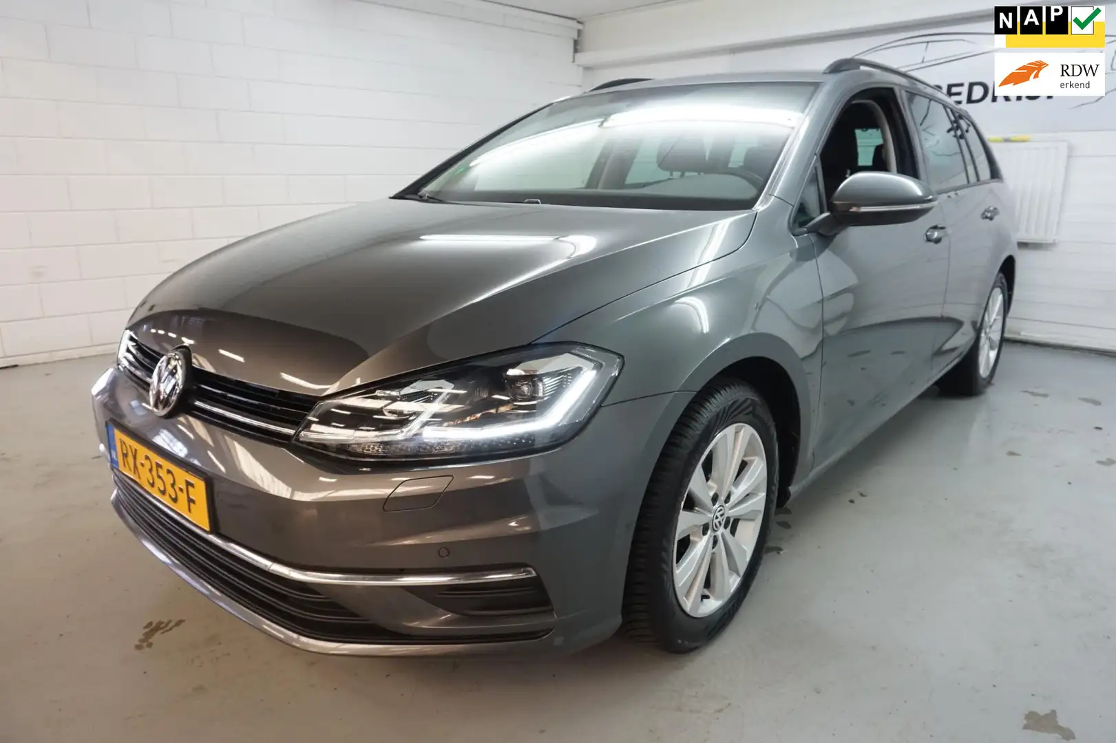 Volkswagen Golf Variant 1.0 TSI Comfortline Business DEALER ONDEHOUDEN /NA Grijs - 1